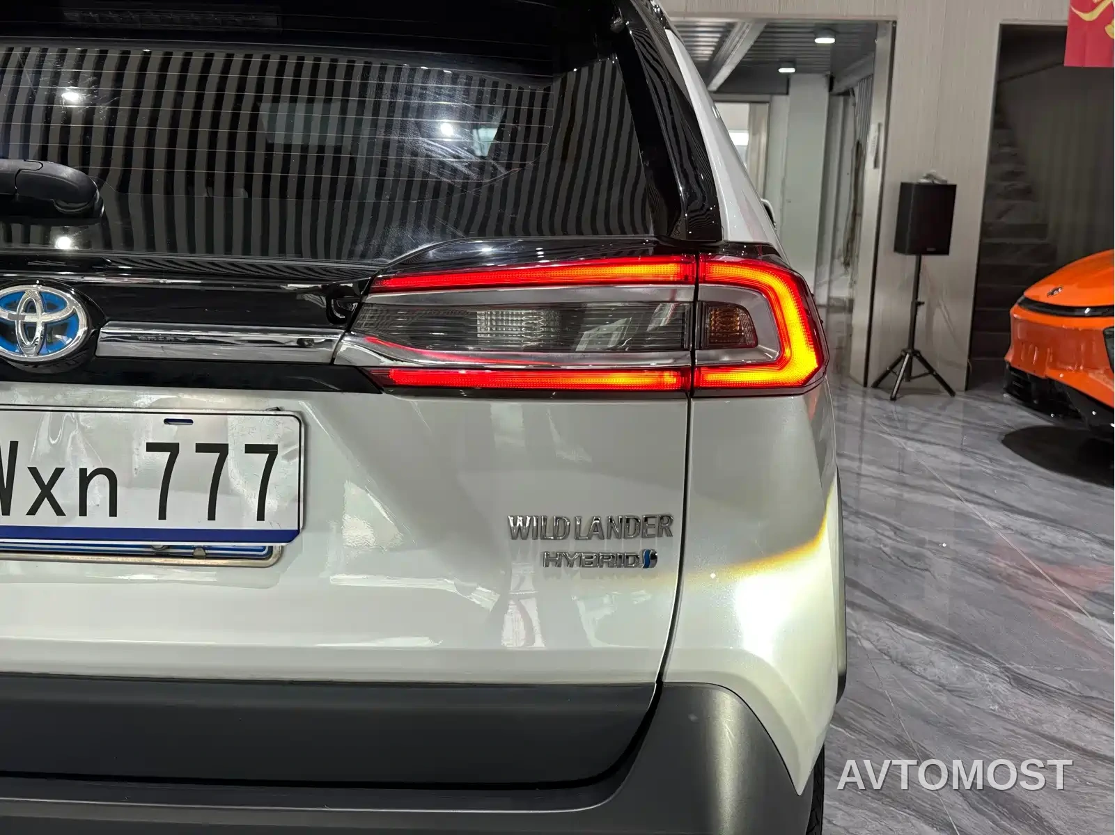 Toyota Wildlander 2020 Dual Engine 2.5L E-CVT FWD Luxury — фото 21