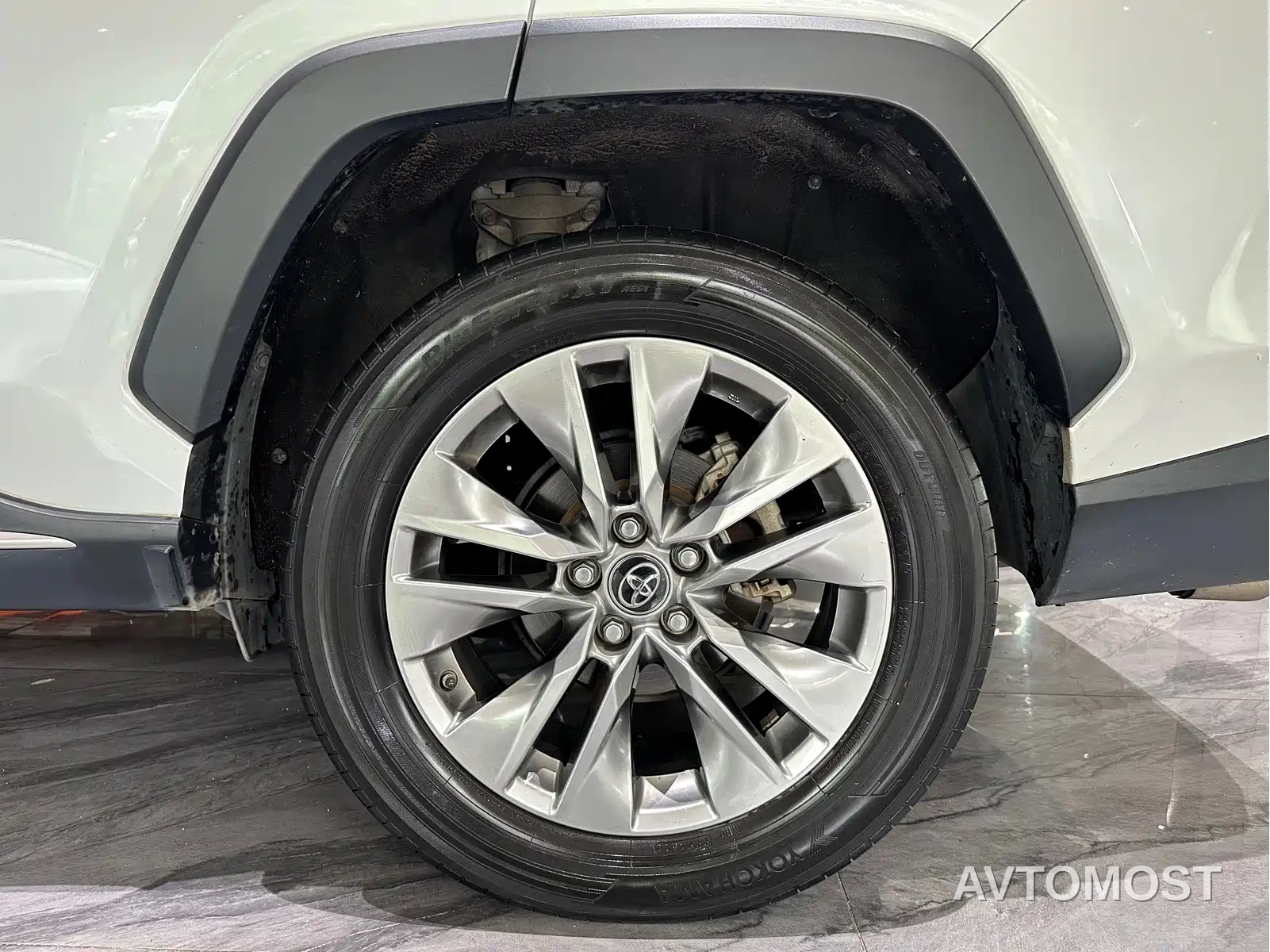 Toyota Wildlander 2020 Dual Engine 2.5L E-CVT FWD Luxury — фото 22