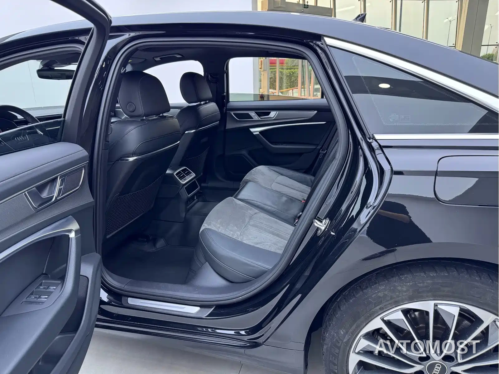 Audi A6L New Energy 2022 55 TFSI e quattro — фото 8