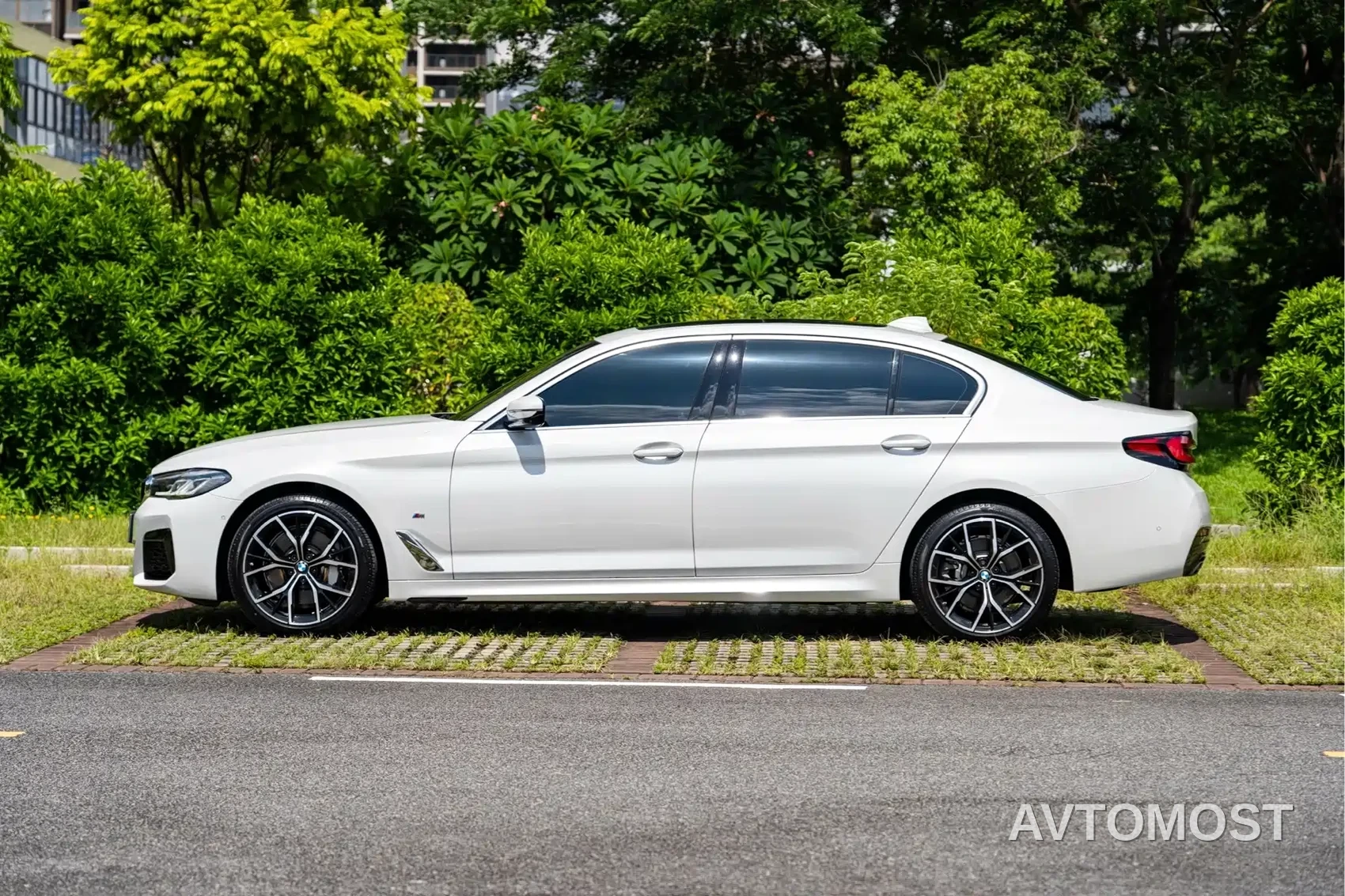 BMW 5 Series 2022 Facelift II 530Li Premium Package M Sport — фото 4