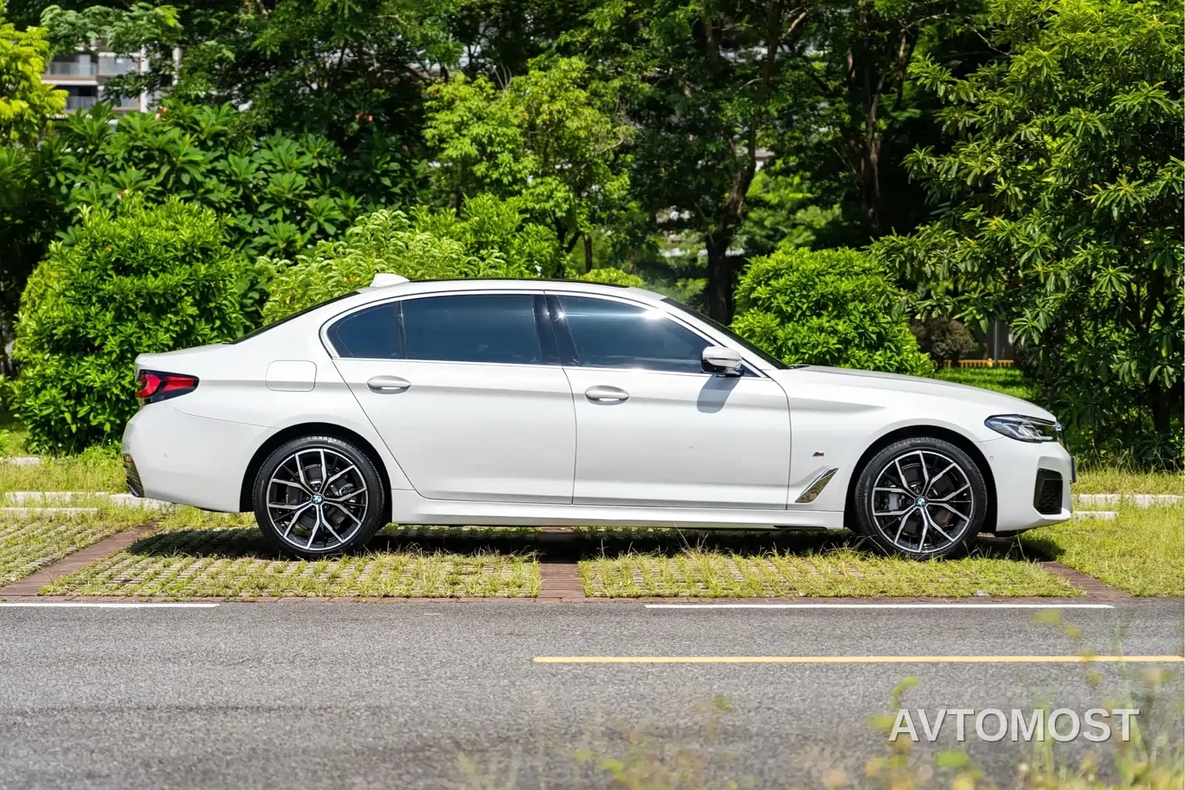BMW 5 Series 2022 Facelift II 530Li Premium Package M Sport — фото 5