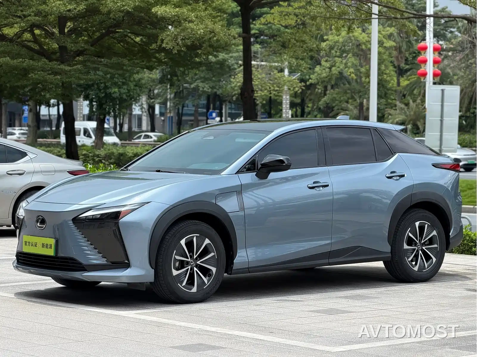 Lexus RZ 2023 450e 4WD Deluxe — фото 1