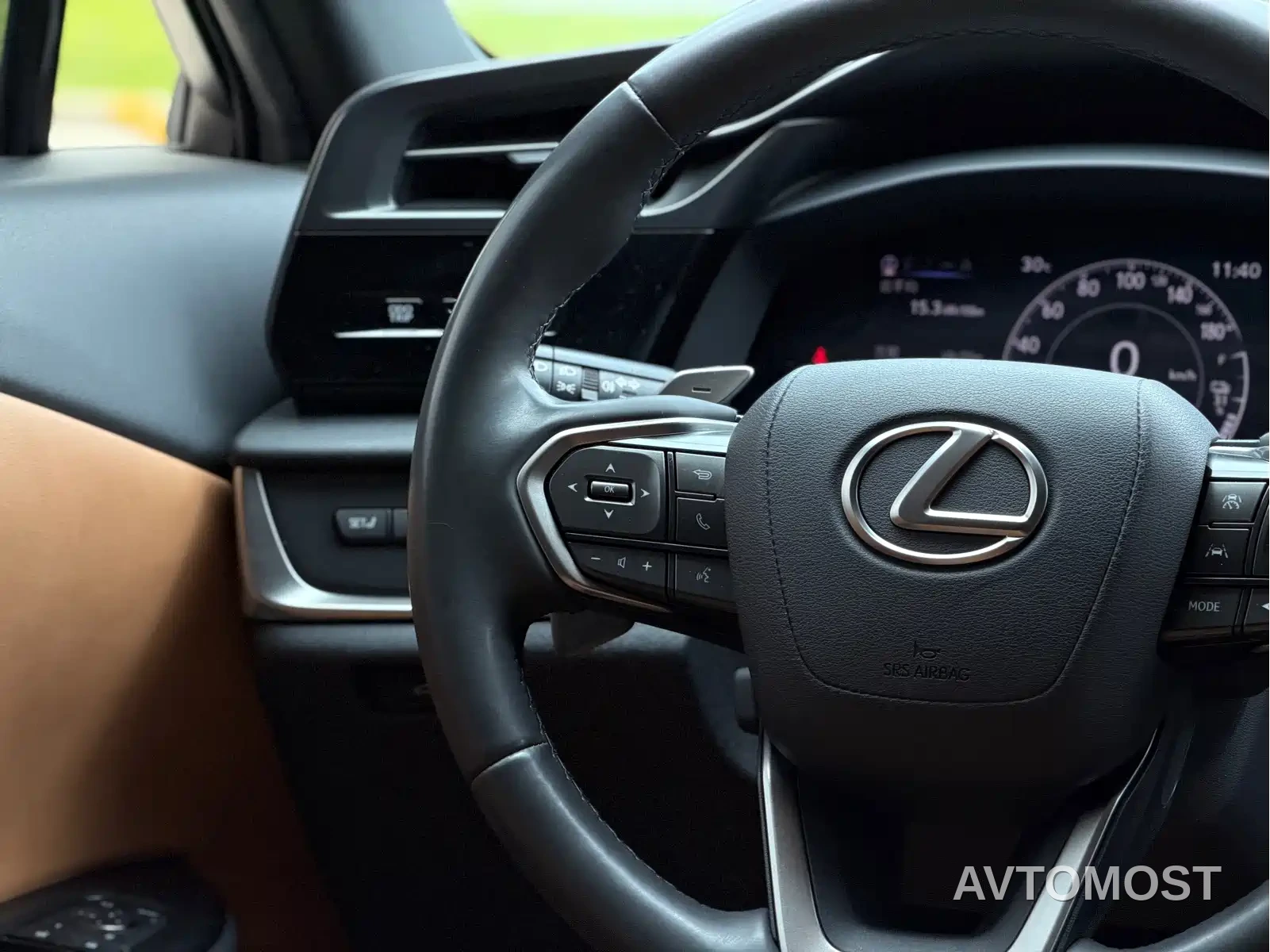 Lexus RZ 2023 450e 4WD Deluxe — фото 16