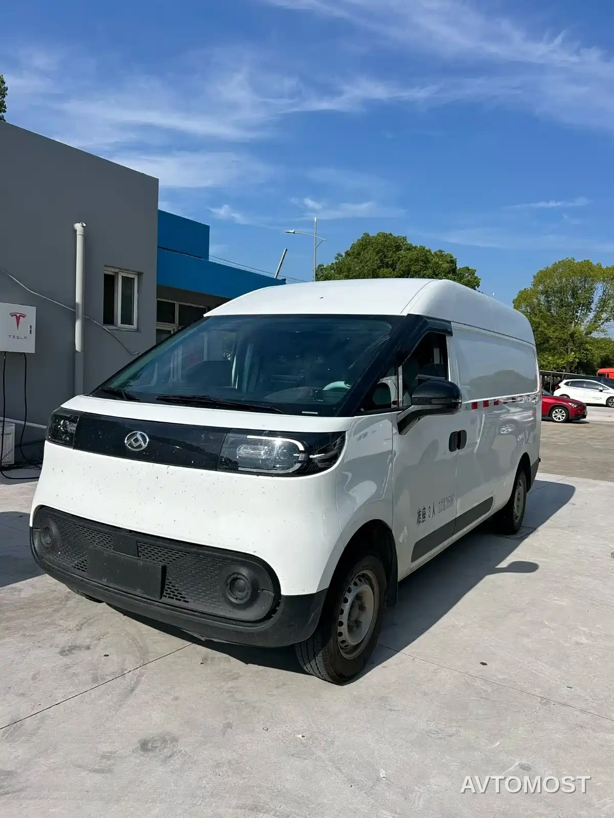 SAIC Maxus Dana V1L 2025 Model High Roof Multi-purpose Version 50kWh — фото 1