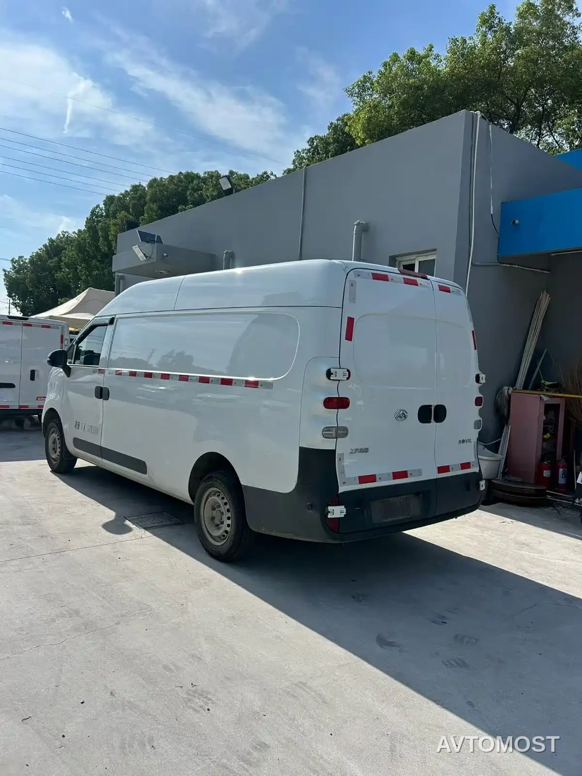 SAIC Maxus Dana V1L 2025 Model High Roof Multi-purpose Version 50kWh — фото 4