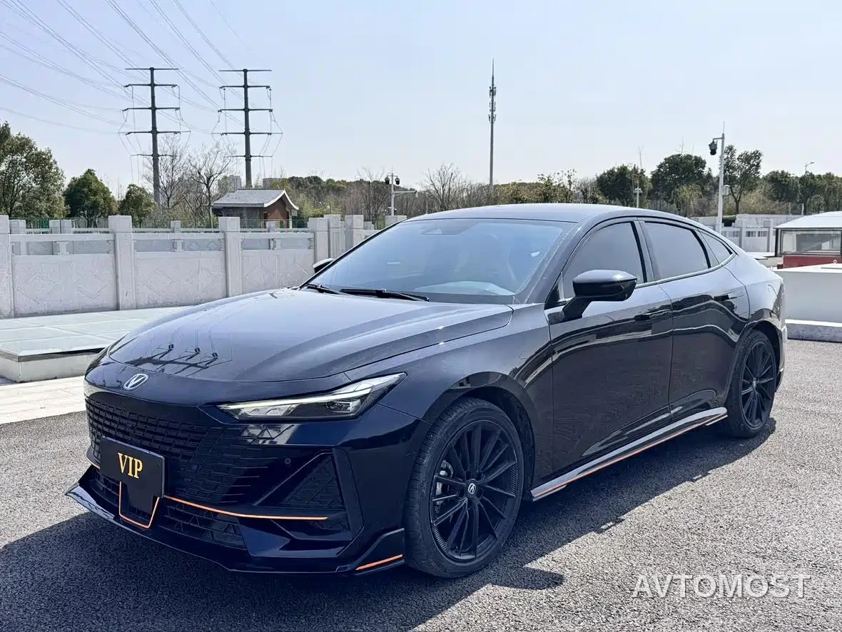 Changan UNI-V 2022 1.5T Sport Edition — фото 1