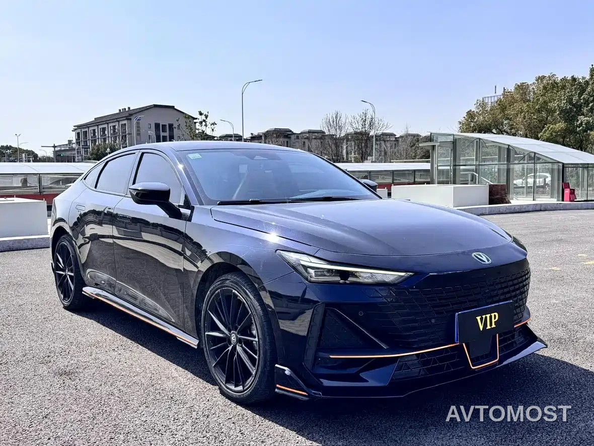 Changan UNI-V 2022 1.5T Sport Edition — фото 3