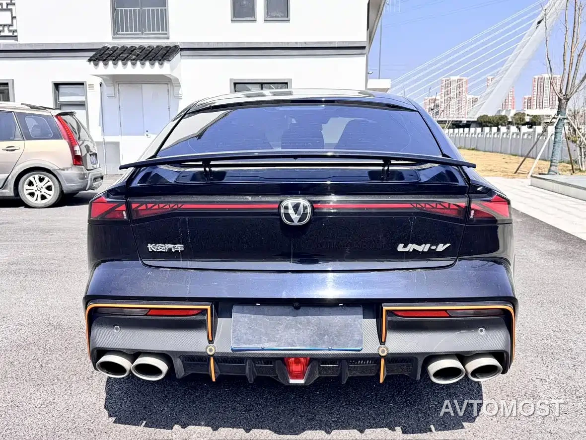 Changan UNI-V 2022 1.5T Sport Edition — фото 6