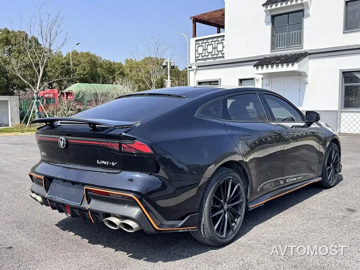 Changan UNI-V 2022 1.5T Sport Edition — фото 7