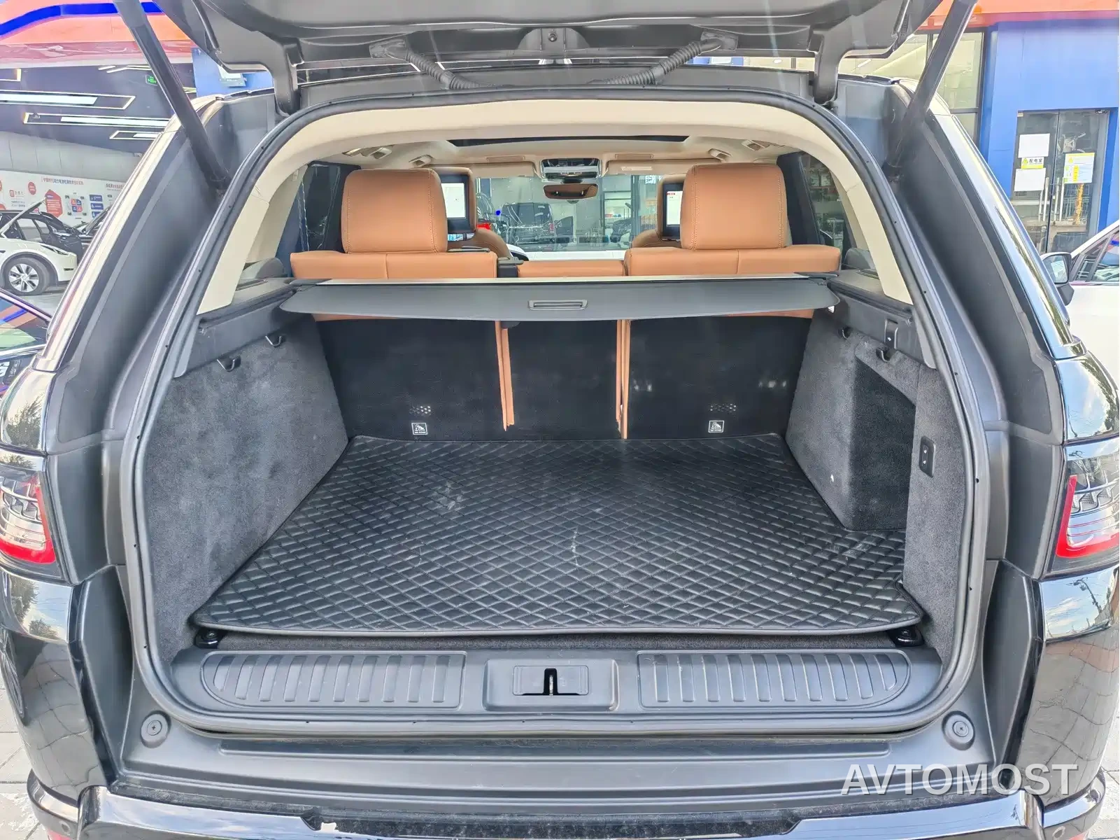 Land Rover Range Rover Sport 2022 3.0 L6 Gloss Black Edition — фото 18