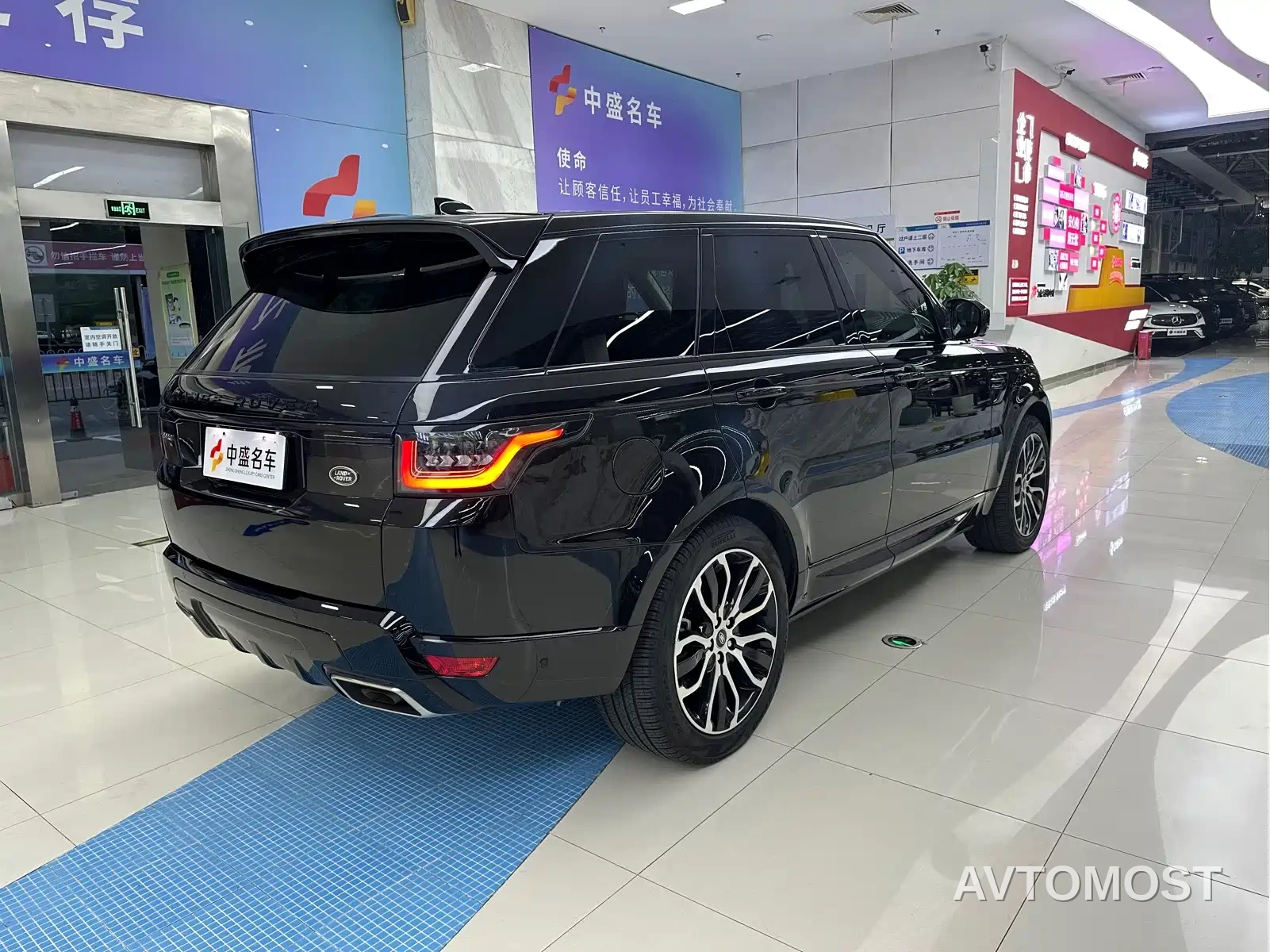Land Rover Range Rover Sport 2022 3.0 L6 Gloss Black Edition — фото 30