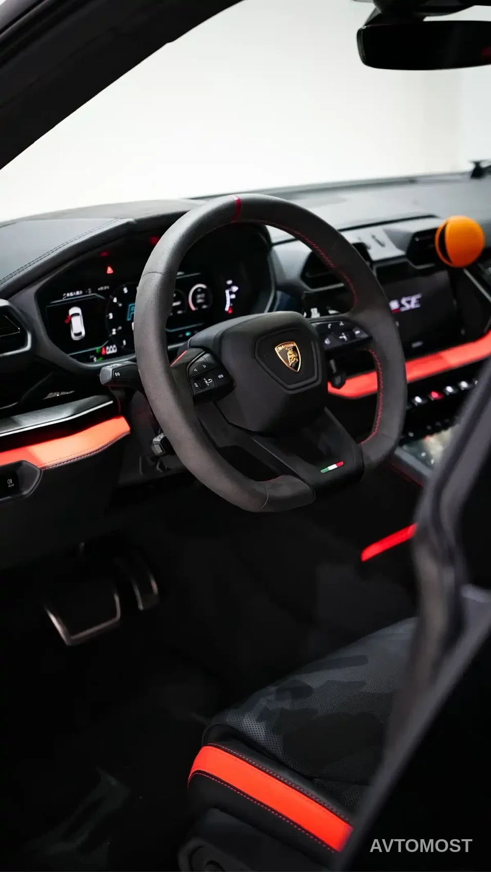 Lamborghini Urus SE 2025 4.0T Standard Edition — фото 8