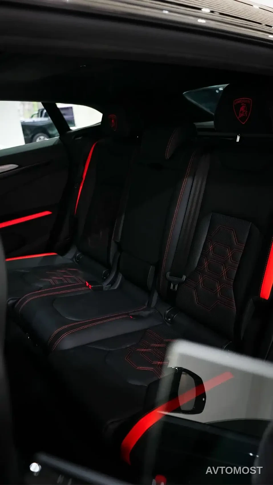 Lamborghini Urus SE 2025 4.0T Standard Edition — фото 9