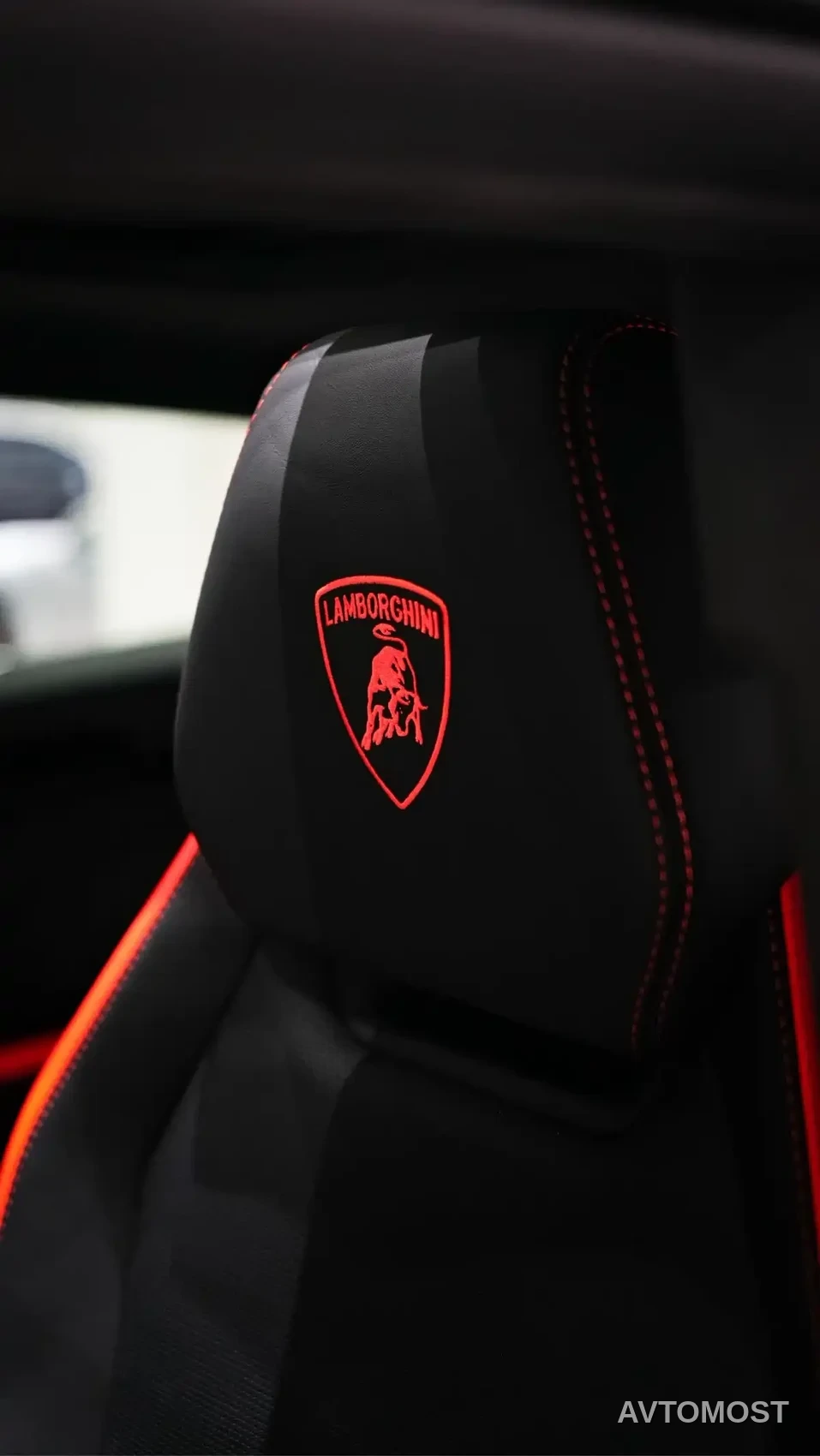 Lamborghini Urus SE 2025 4.0T Standard Edition — фото 12