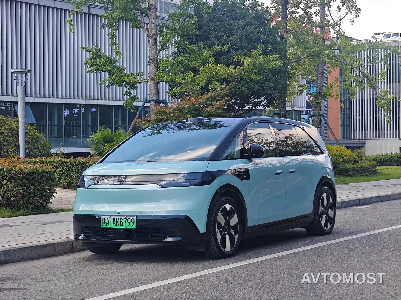 Zeekr MIX 2025 Smart Driving Edition — фото 1