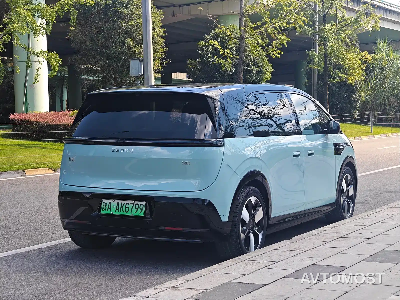 Zeekr MIX 2025 Smart Driving Edition — фото 4
