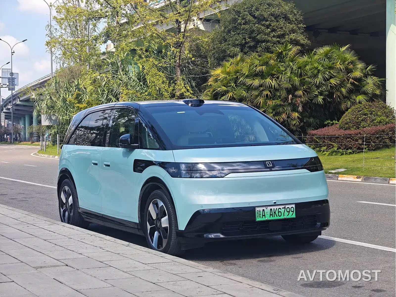 Zeekr MIX 2025 Smart Driving Edition — фото 5