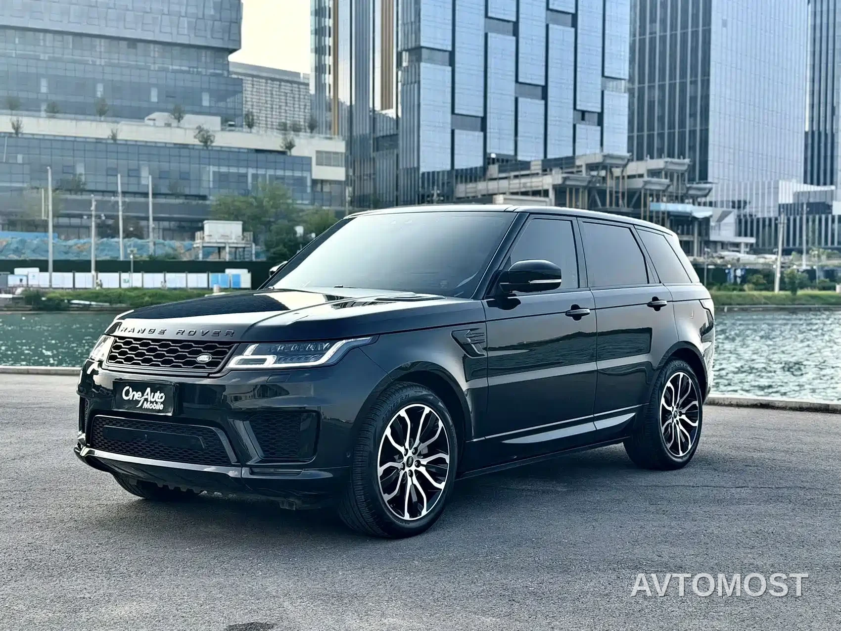 Land Rover Range Rover Sport 2021 3.0 L6 Gloss Black Edition — фото 2