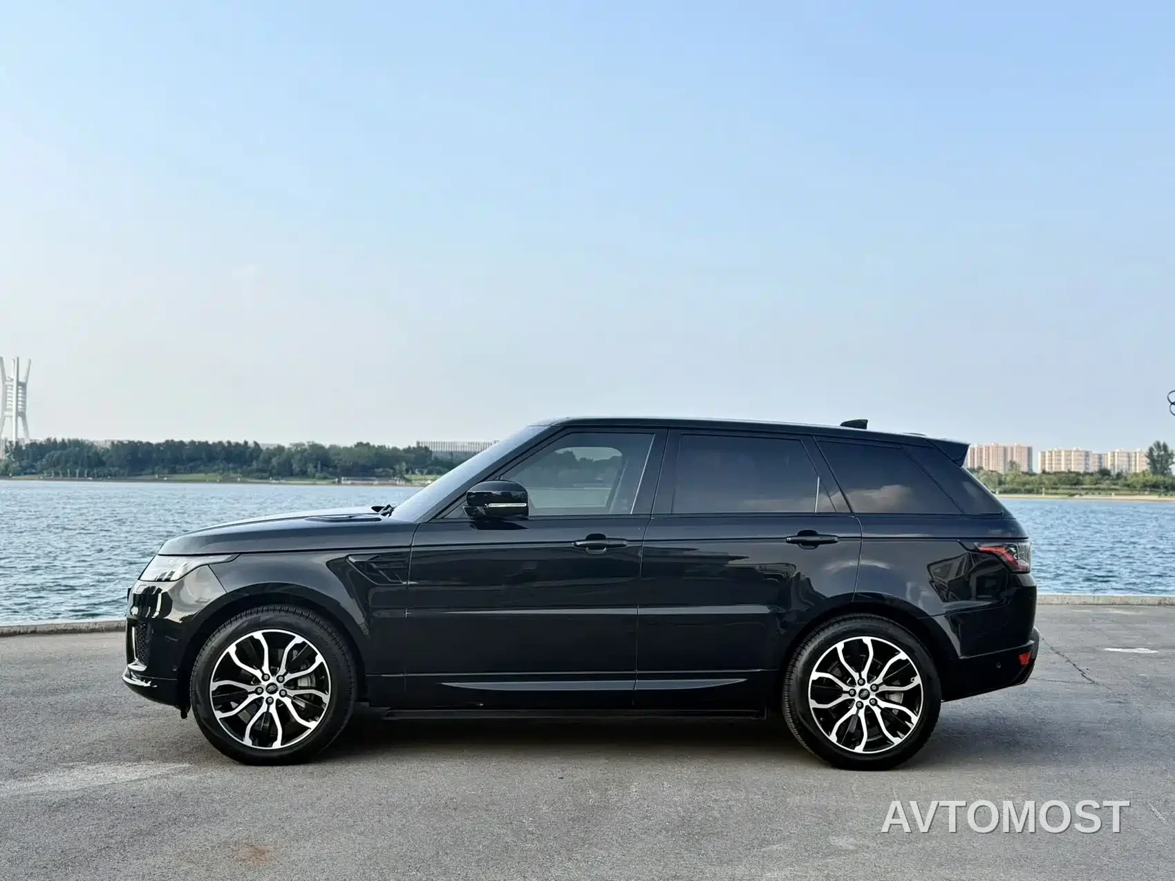 Land Rover Range Rover Sport 2021 3.0 L6 Gloss Black Edition — фото 4