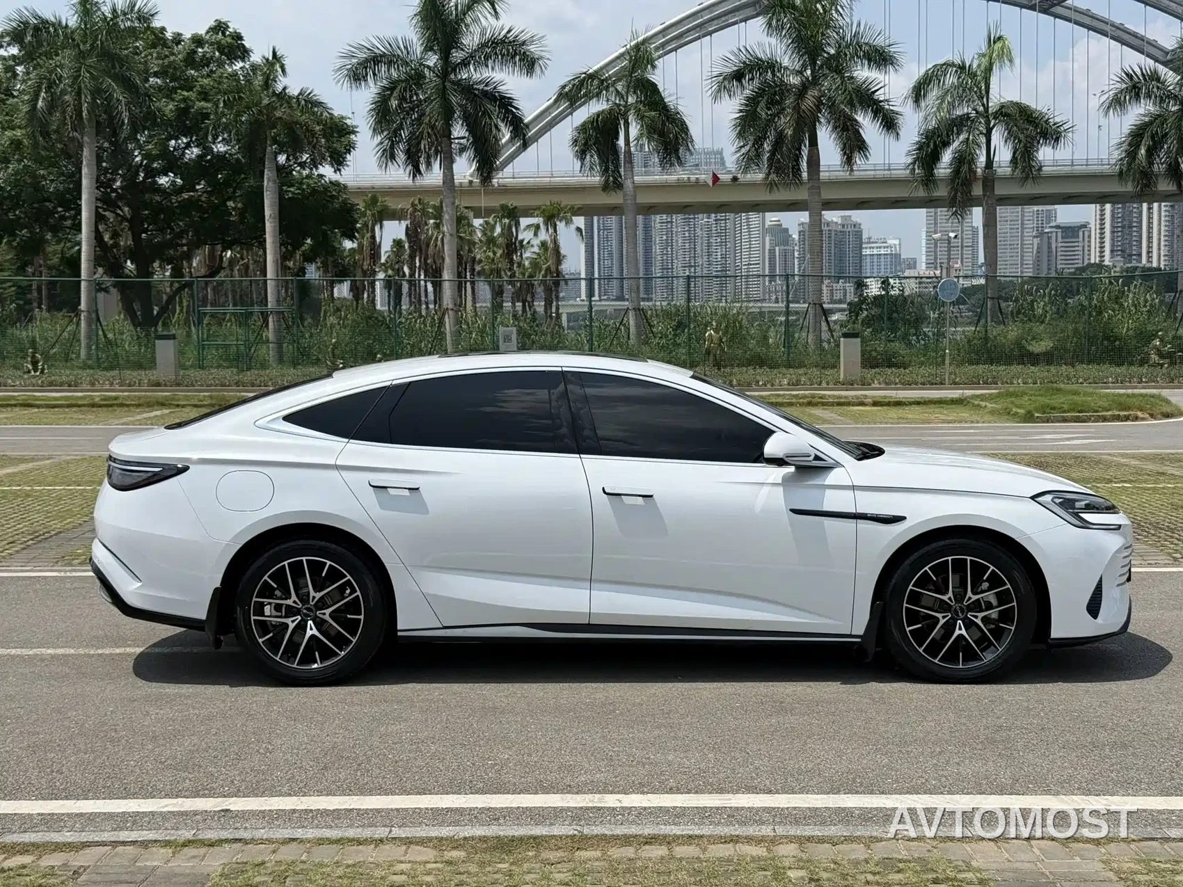 BYD Seal 2023 DM-i 1.5L 121km Luxury — фото 8