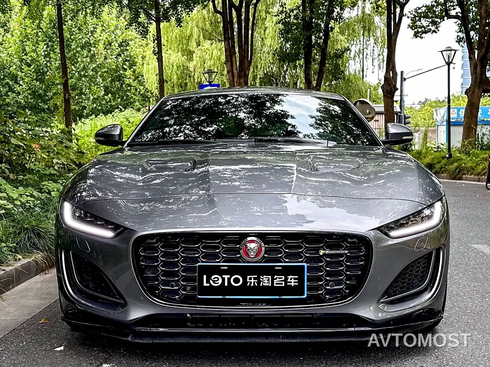 Jaguar F-TYPE 2023 Model P300 Hardtop R-DYNAMIC BLACK — фото 2