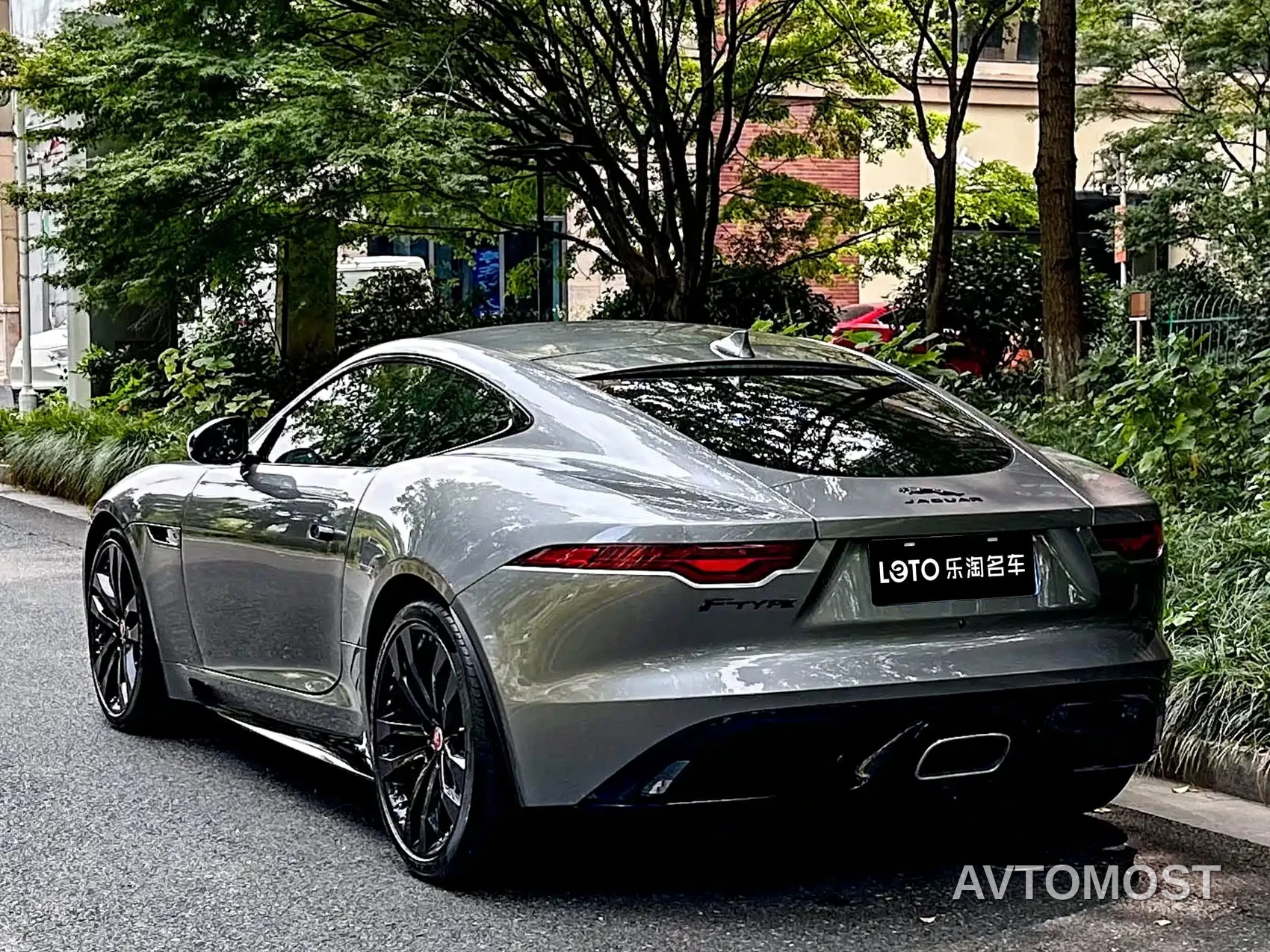 Jaguar F-TYPE 2023 Model P300 Hardtop R-DYNAMIC BLACK — фото 4