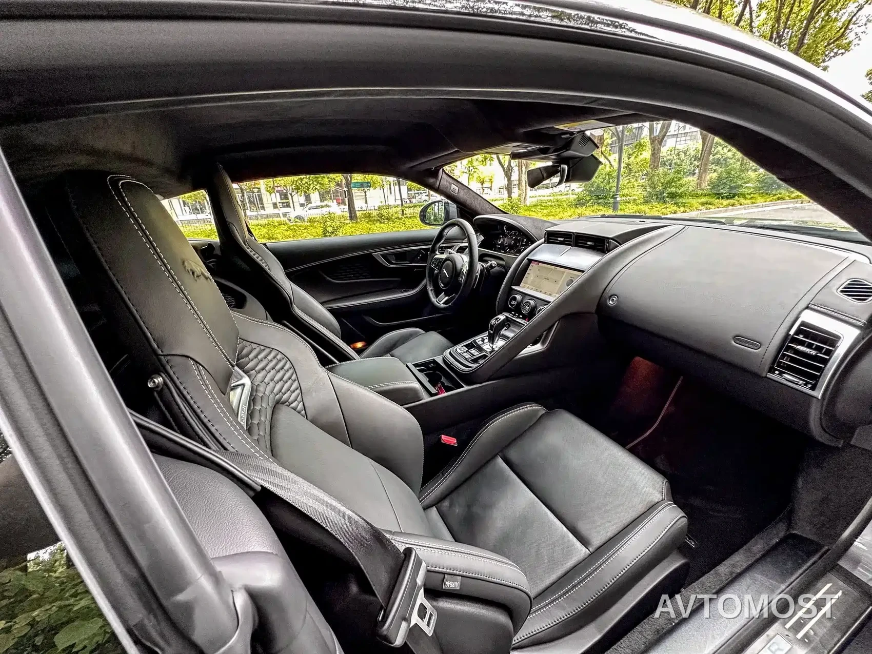 Jaguar F-TYPE 2023 Model P300 Hardtop R-DYNAMIC BLACK — фото 9