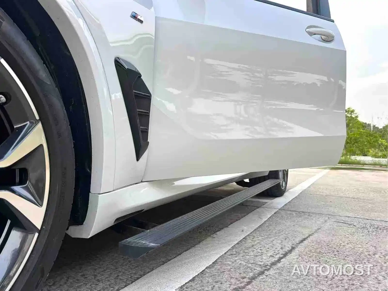 BMW X5 2023 xDrive 40Li Premium M Sport Black Night Package — фото 5