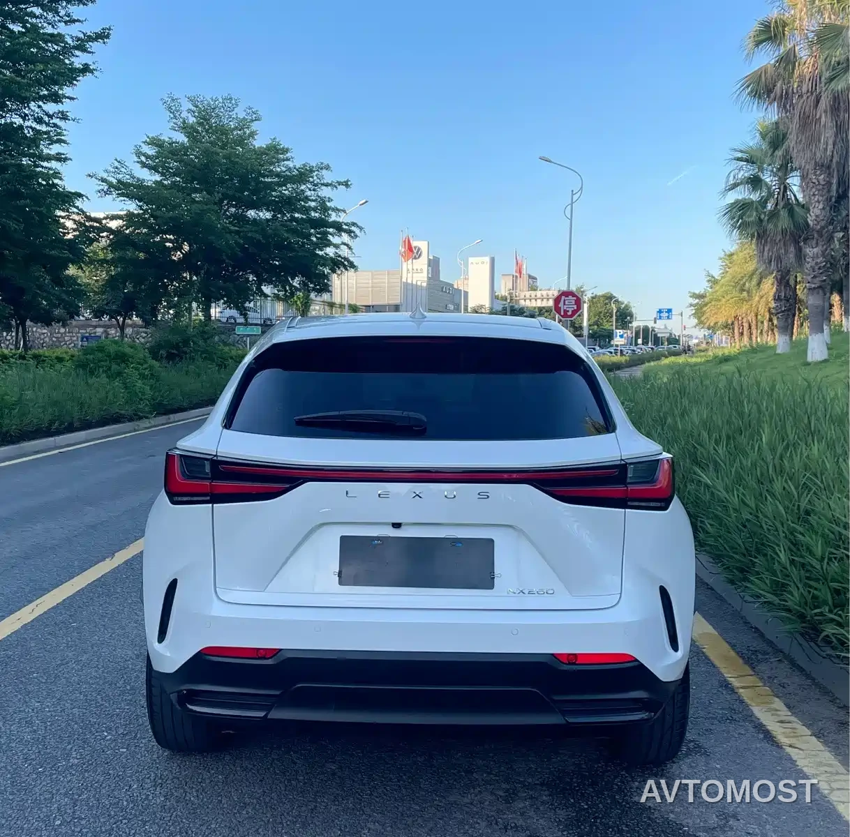 Lexus NX 2022 260 FWD Joy Creation Edition — фото 3