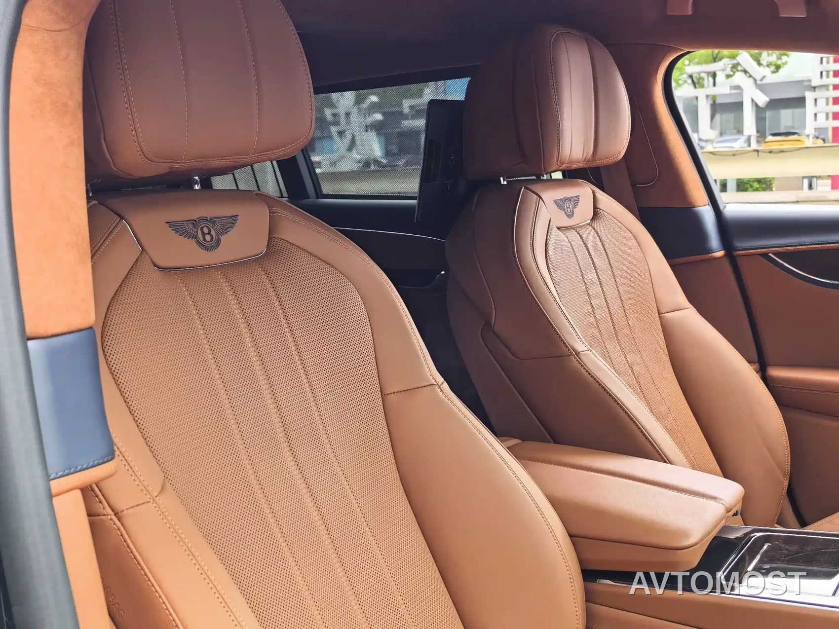 Bentley Flying Spur Plug-in Hybrid 2022 2.9T V6 Hybrid — фото 11