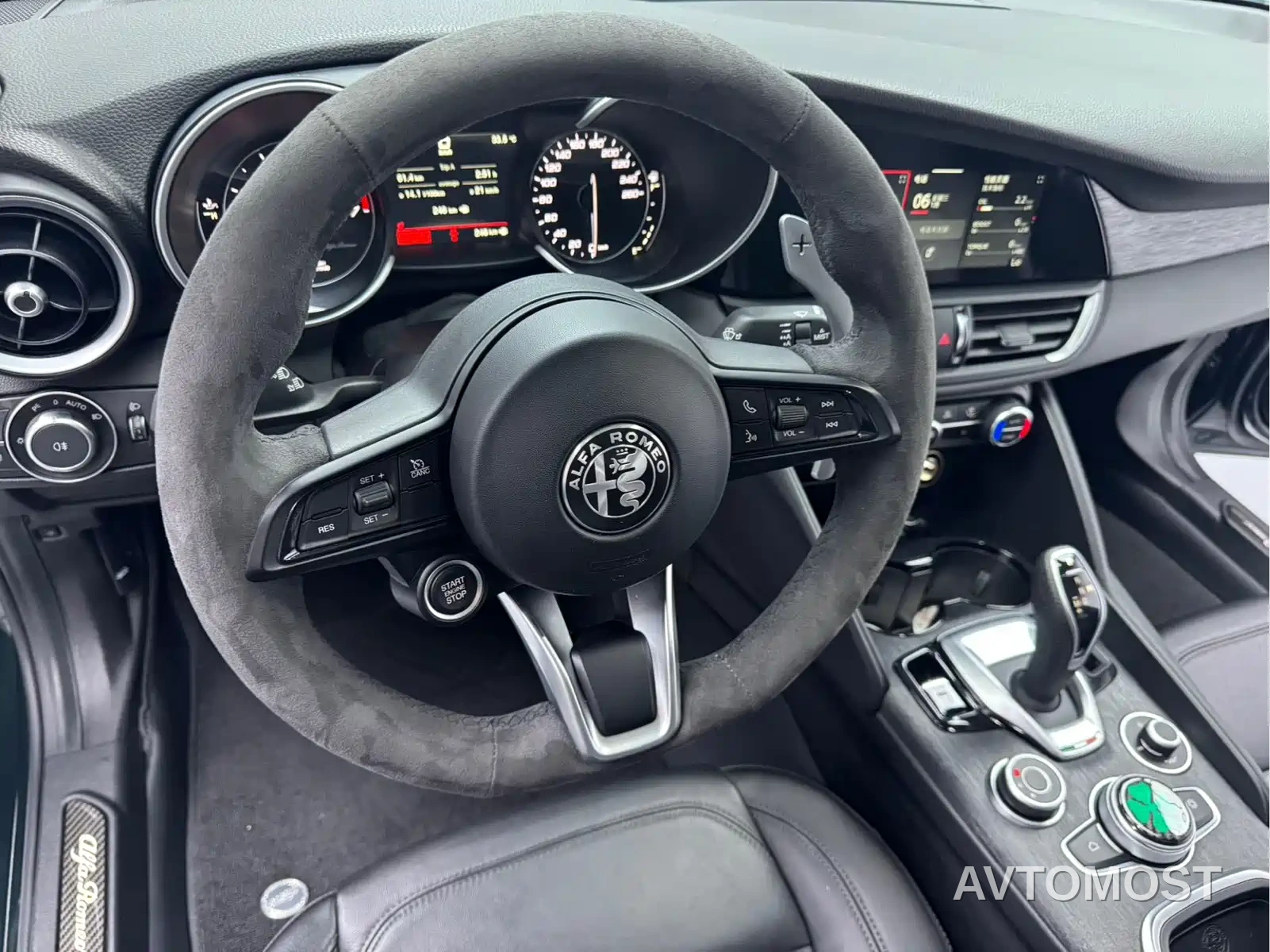 Alfa Romeo Giulia 2021 2.0T 280HP Luxury — фото 3