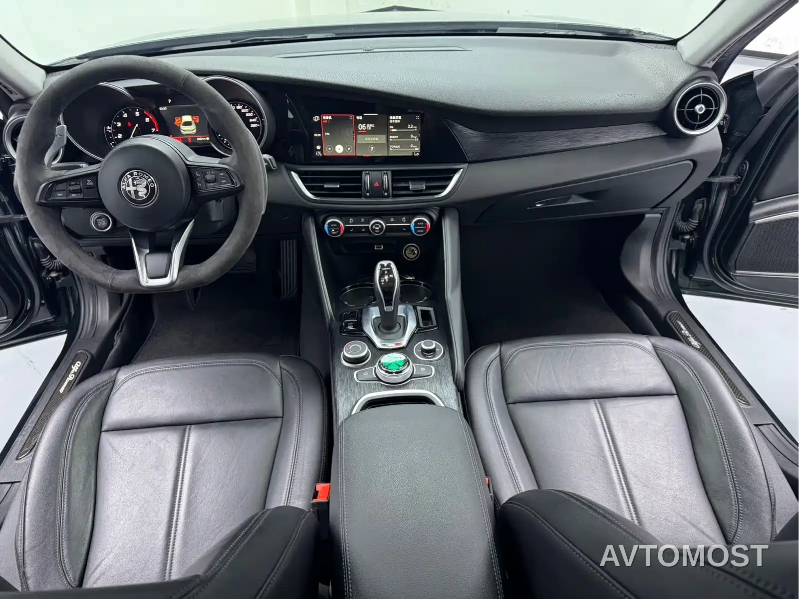 Alfa Romeo Giulia 2021 2.0T 280HP Luxury — фото 4