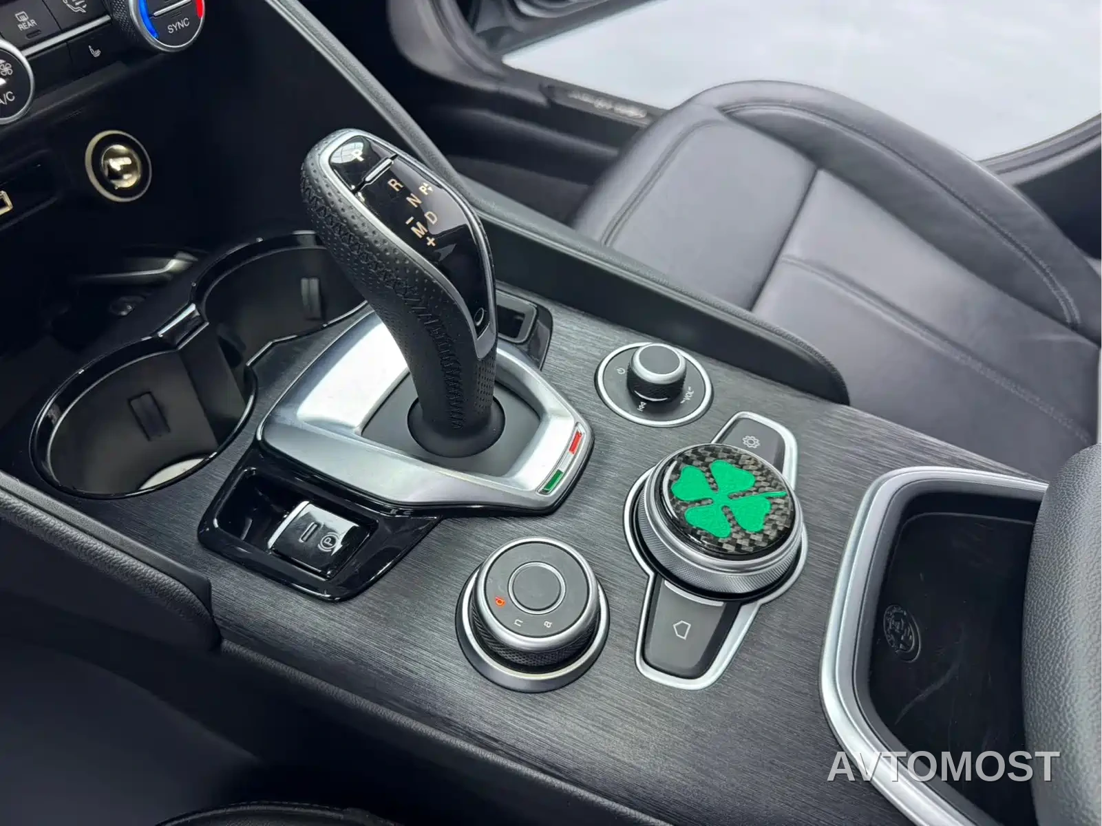 Alfa Romeo Giulia 2021 2.0T 280HP Luxury — фото 5