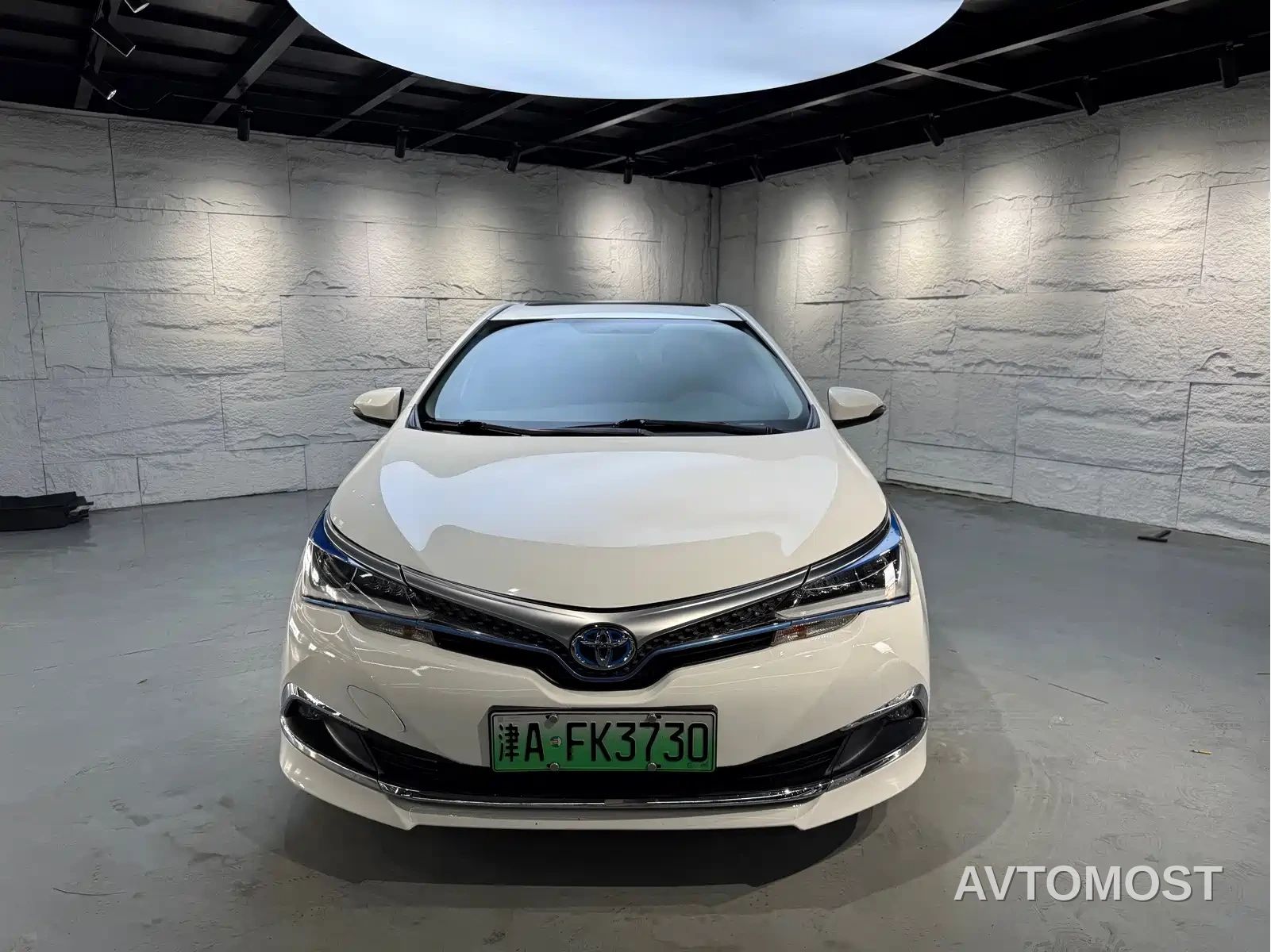 Toyota Corolla Twin Engine E+ 2019 1.8L E-CVT Leading Edition — фото 2
