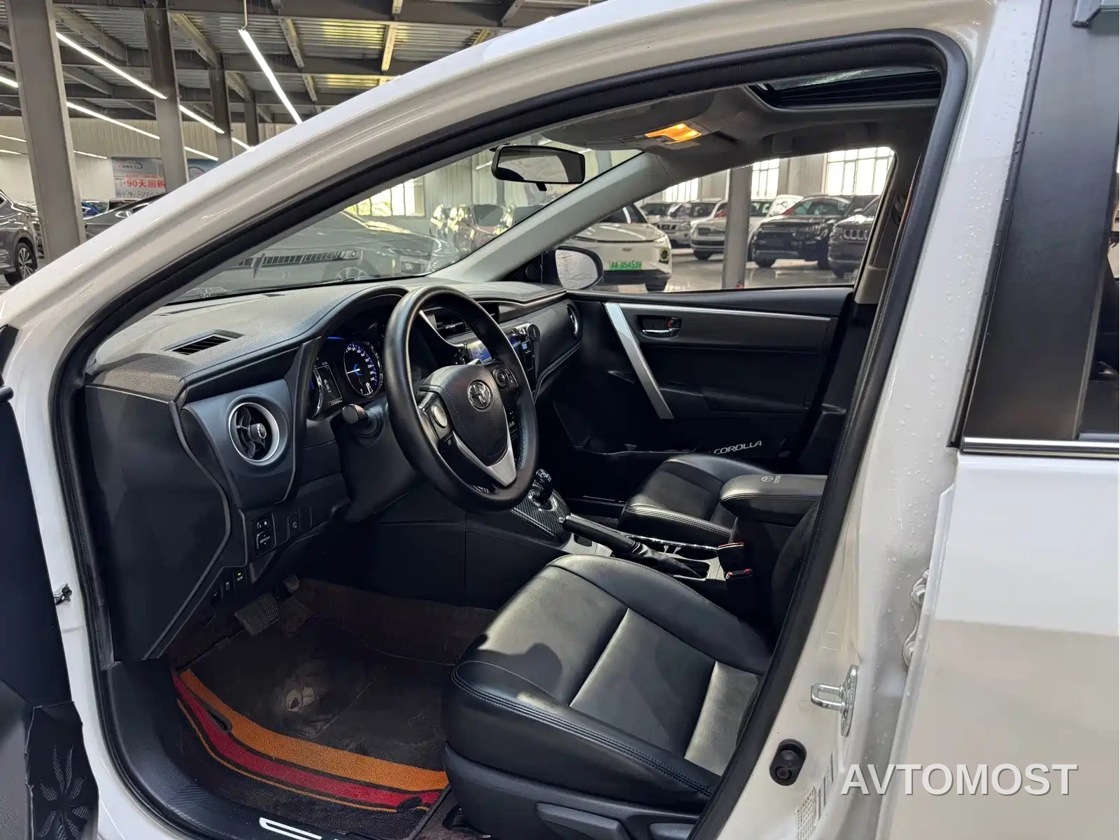 Toyota Corolla Twin Engine E+ 2019 1.8L E-CVT Leading Edition — фото 5