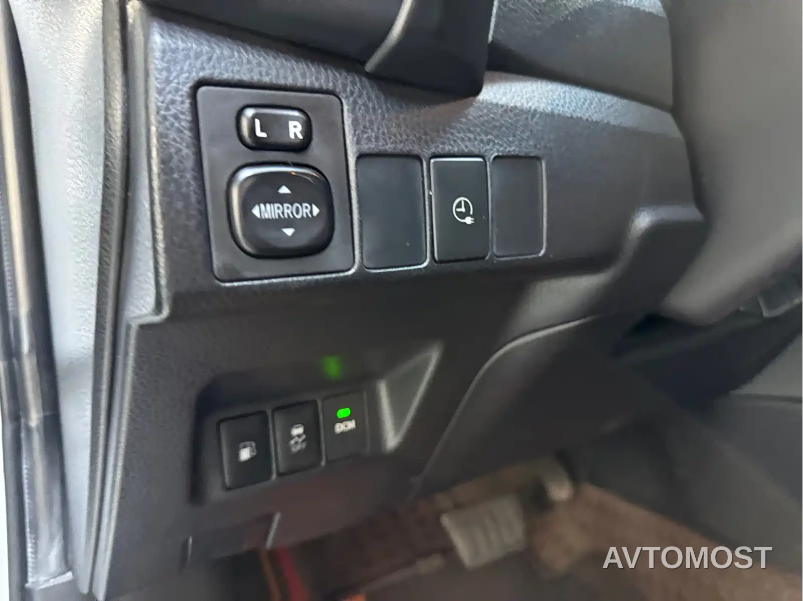 Toyota Corolla Twin Engine E+ 2019 1.8L E-CVT Leading Edition — фото 9