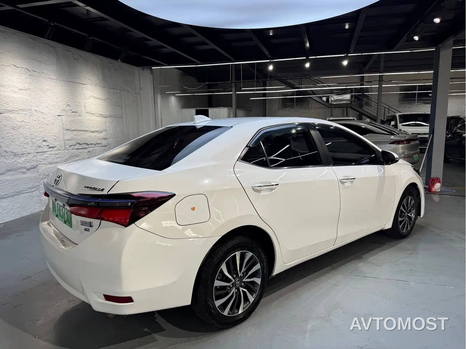 Toyota Corolla Twin Engine E+ 2019 1.8L E-CVT Leading Edition — фото 12