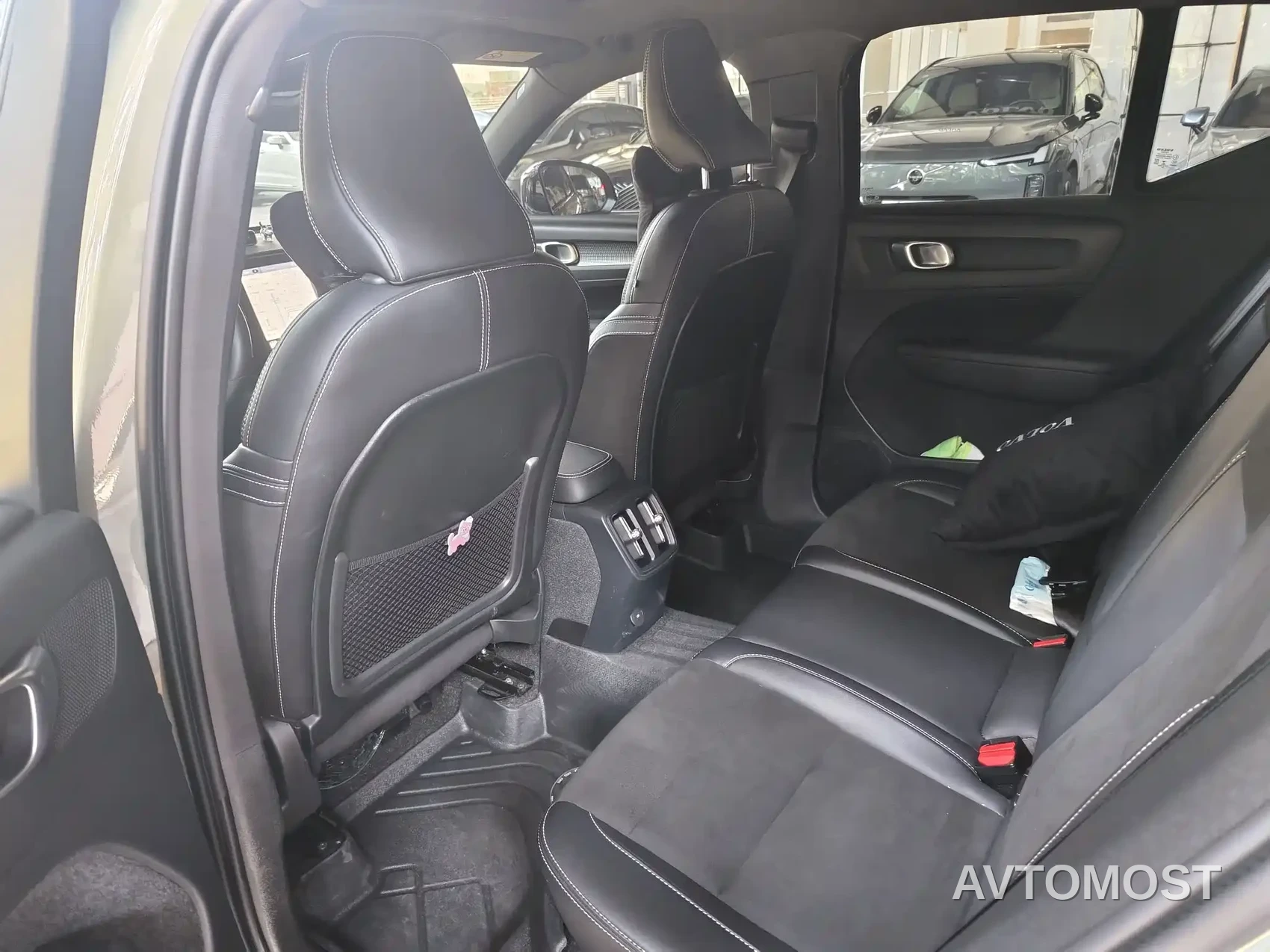 Volvo XC40 New Energy 2022 Long Range PRO — фото 5