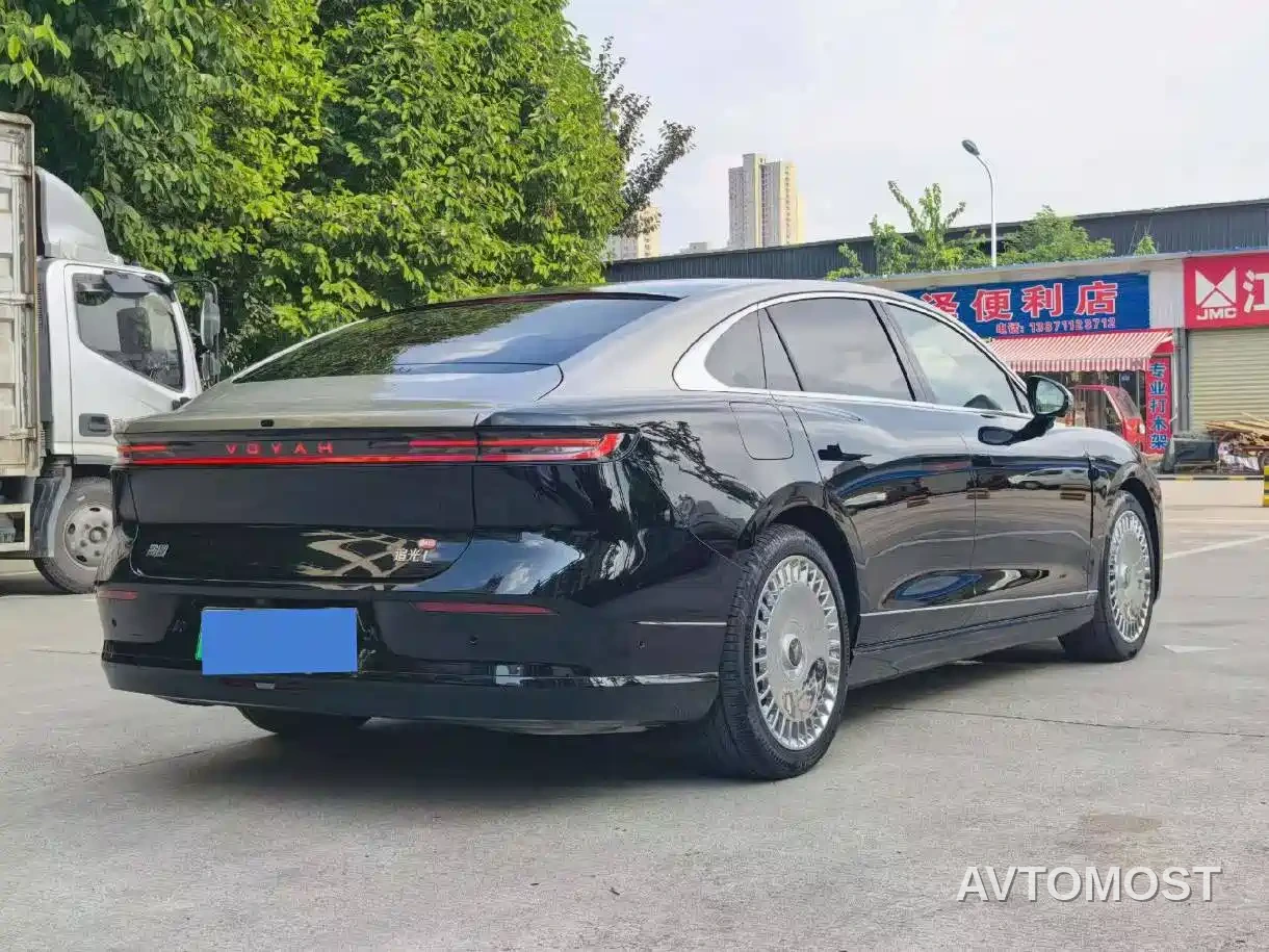 VOYAH Zhuiguang L 2025 Mid-configuration Model — фото 8
