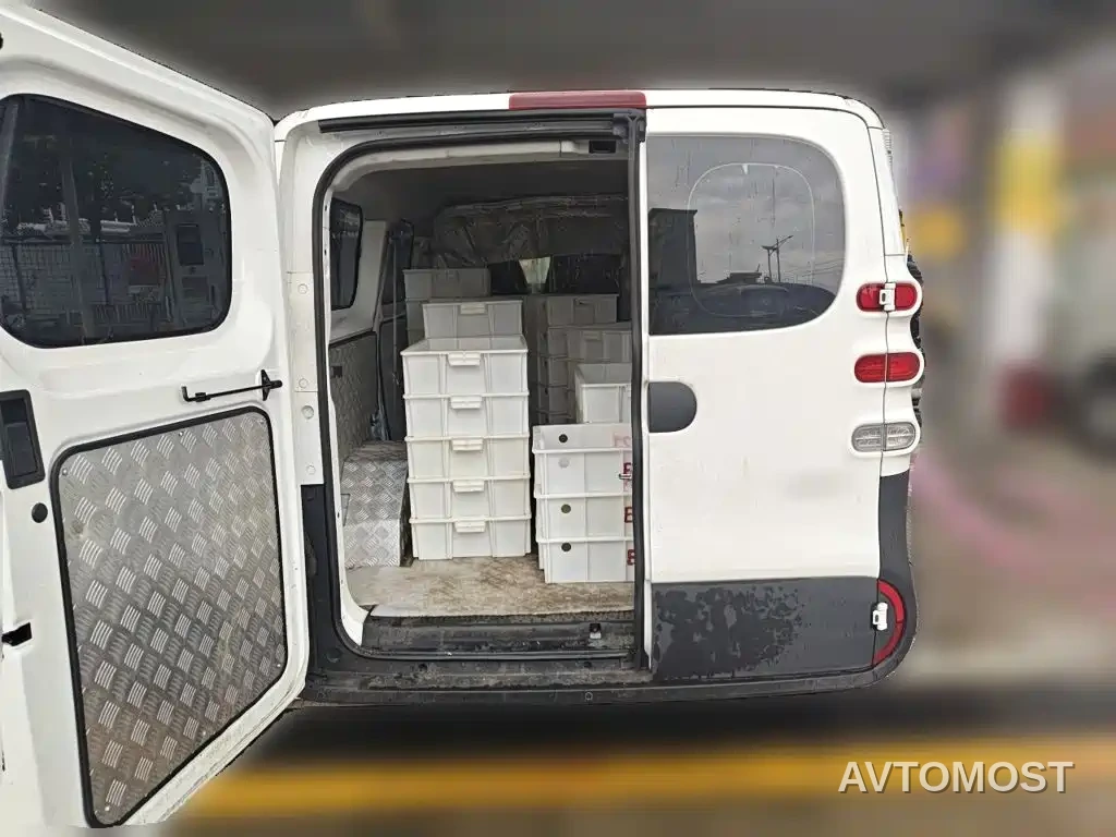 SAIC Maxus Dana V1 2025 Low Roof Multi-purpose Version 42kWh — фото 8