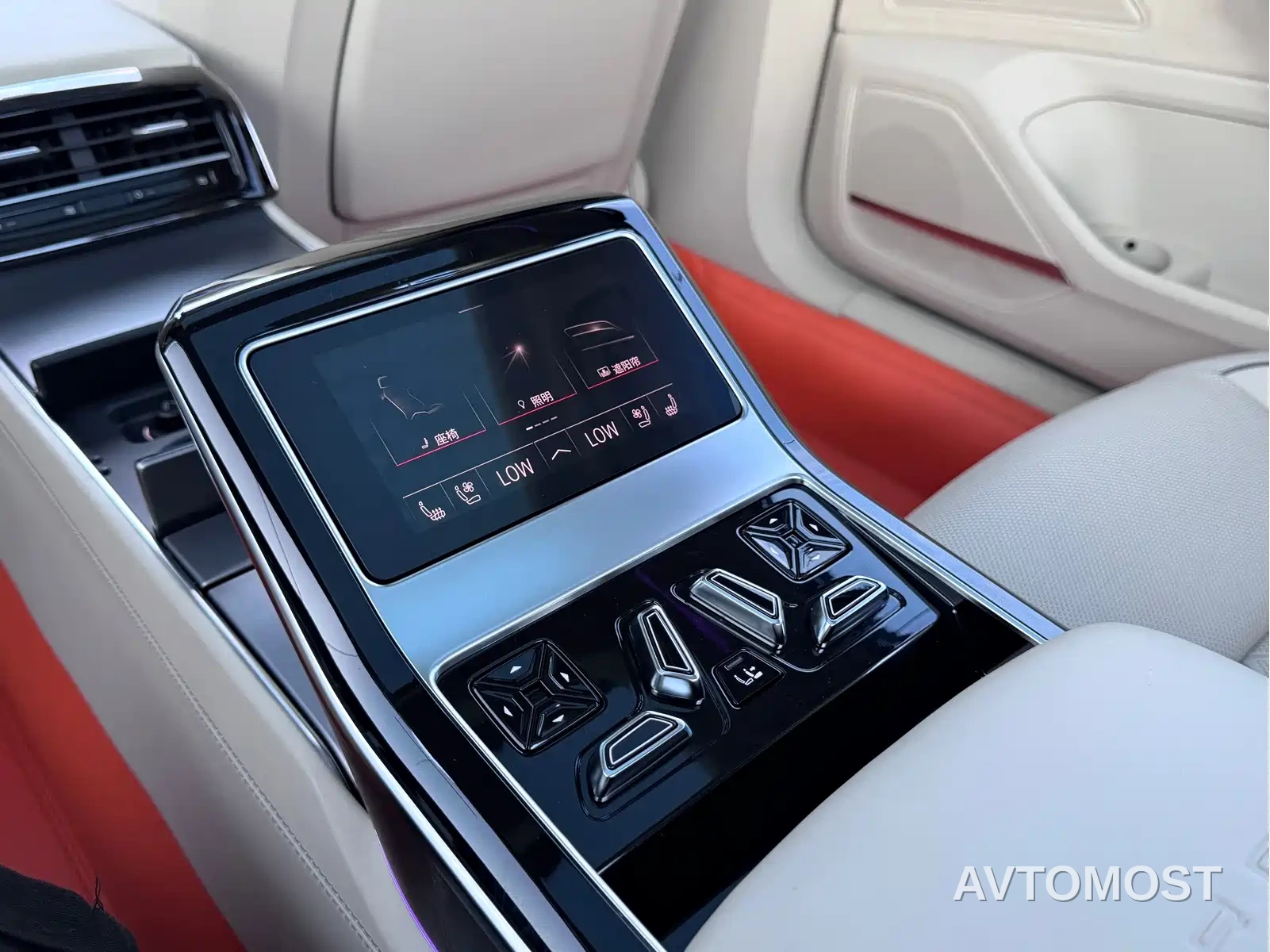Audi A8 2022 A8L Horch Founder Edition Classic — фото 12