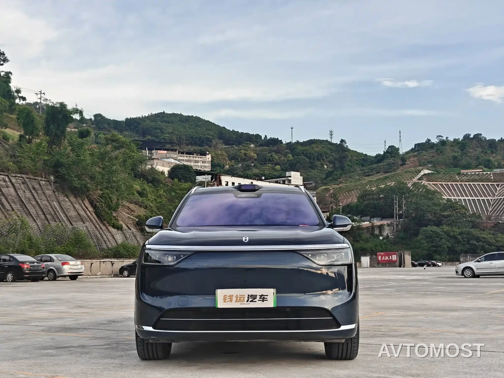 AITO M8 2025 Model Extended Range Max+ Edition 53.4kWh 6-Seater — фото 2
