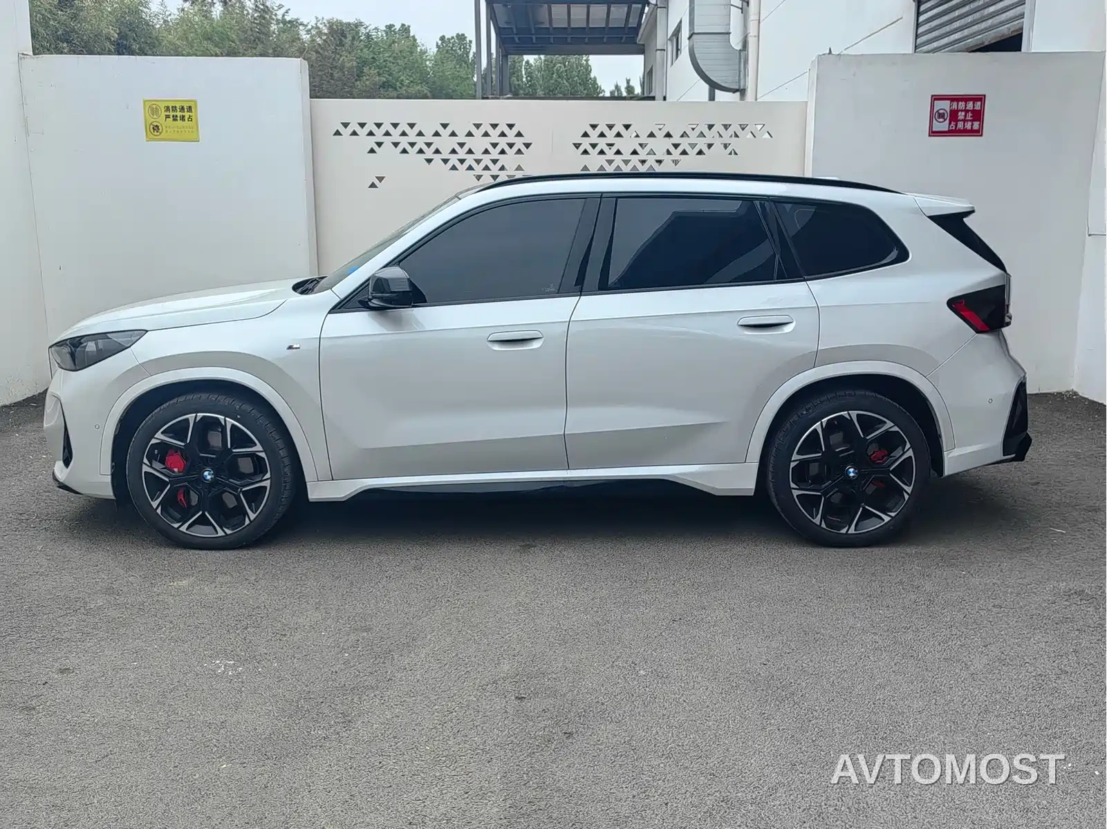 BMW X1 M35Li 2024 M35Li — фото 1