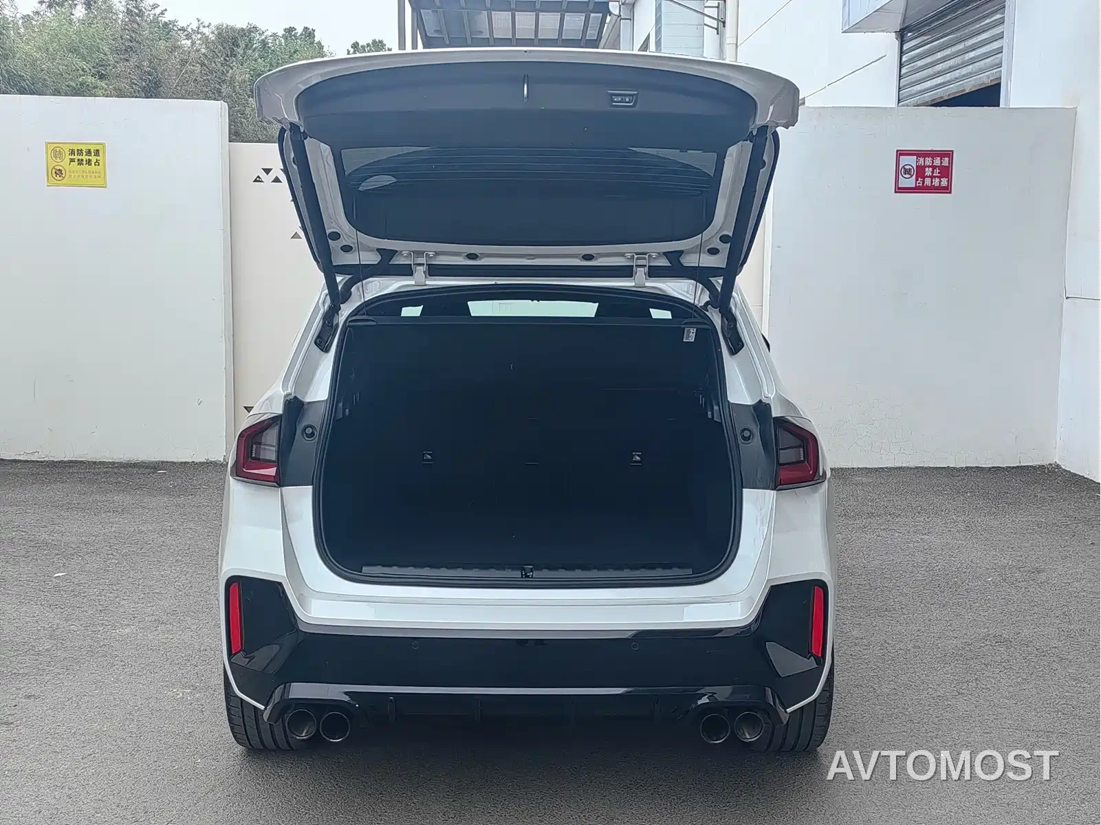 BMW X1 M35Li 2024 M35Li — фото 3