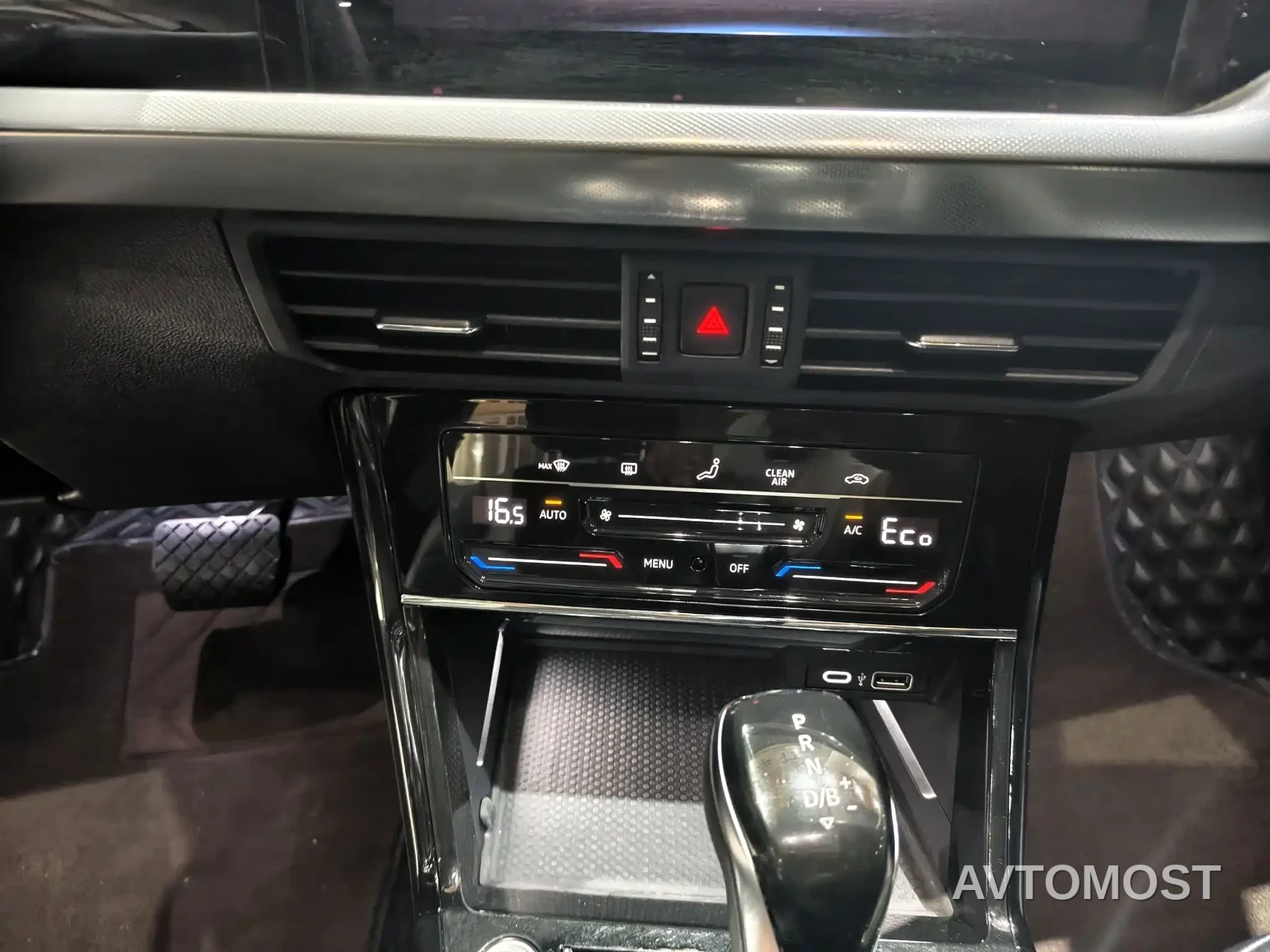 Volkswagen Passat New Energy 2022 430PHEV Hybrid Business Edition — фото 6