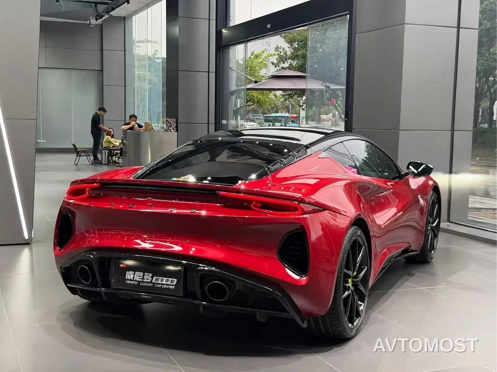 Lotus Cars EMIRA 2021 2.0T DCT First Edition — фото 2