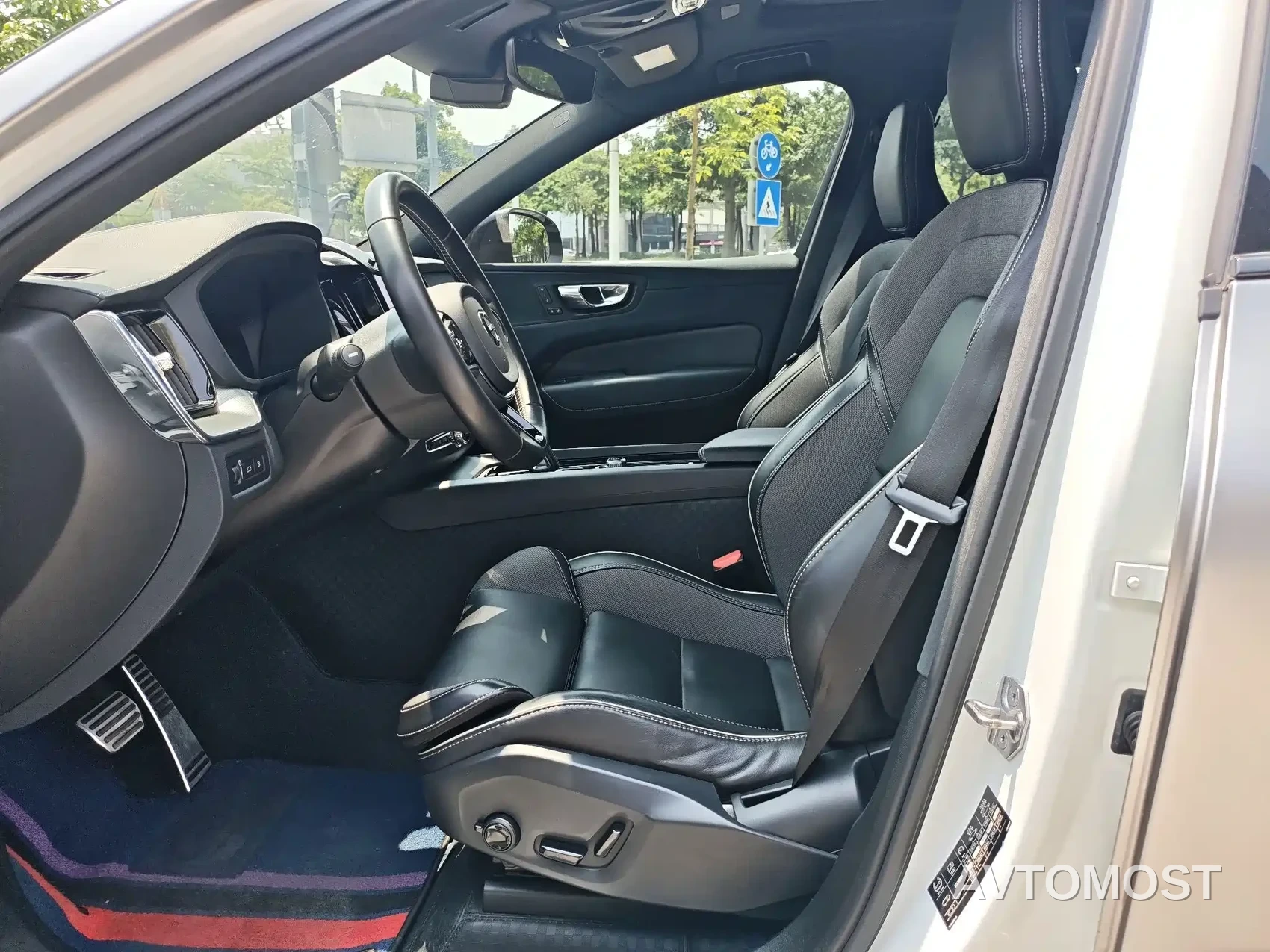 Volvo XC60 Plug-in Hybrid 2021 T8 E-Drive Hybrid Inscription Sport — фото 5