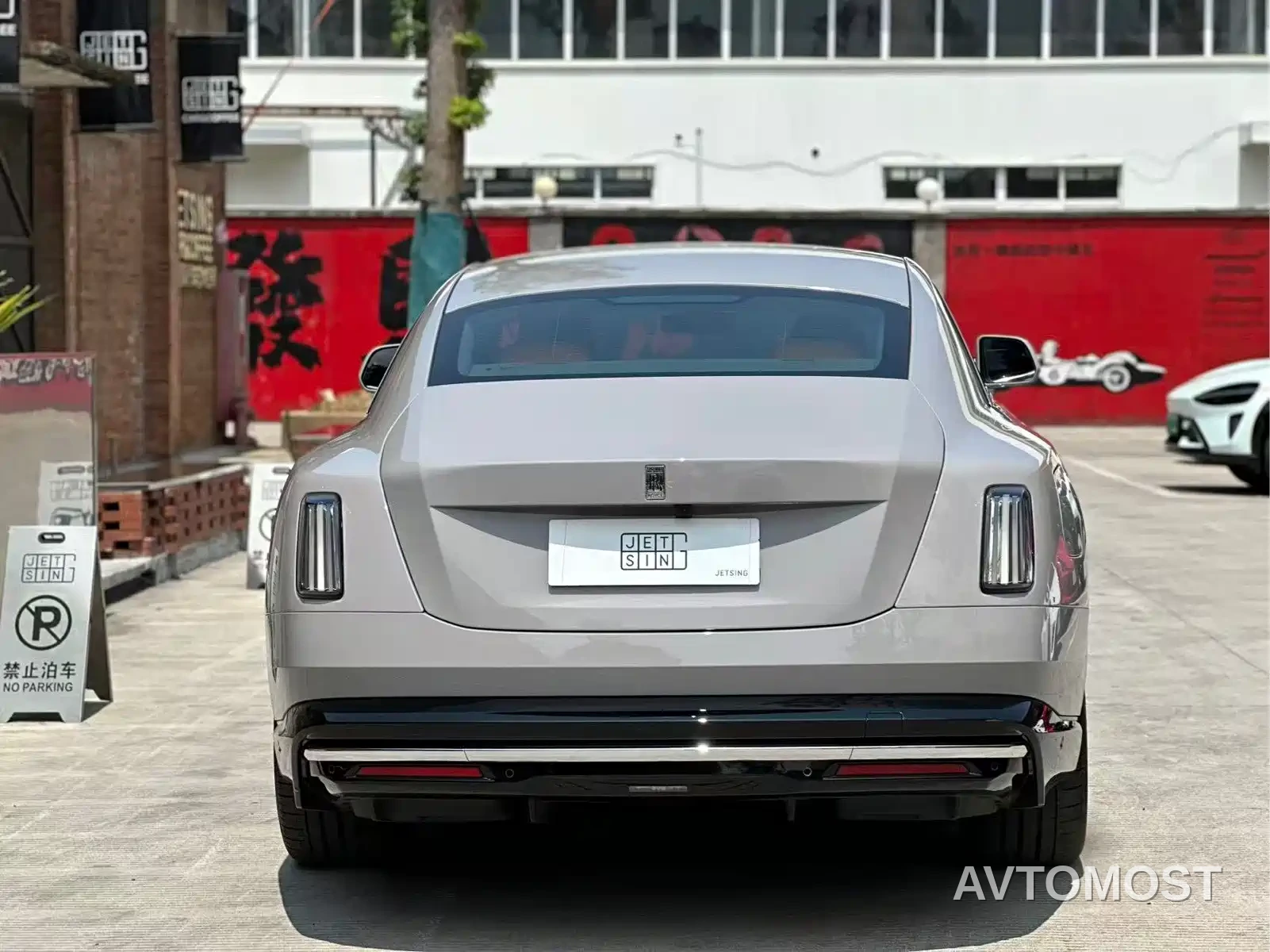 Rolls-Royce Spectre 2024 Standard Model — фото 3
