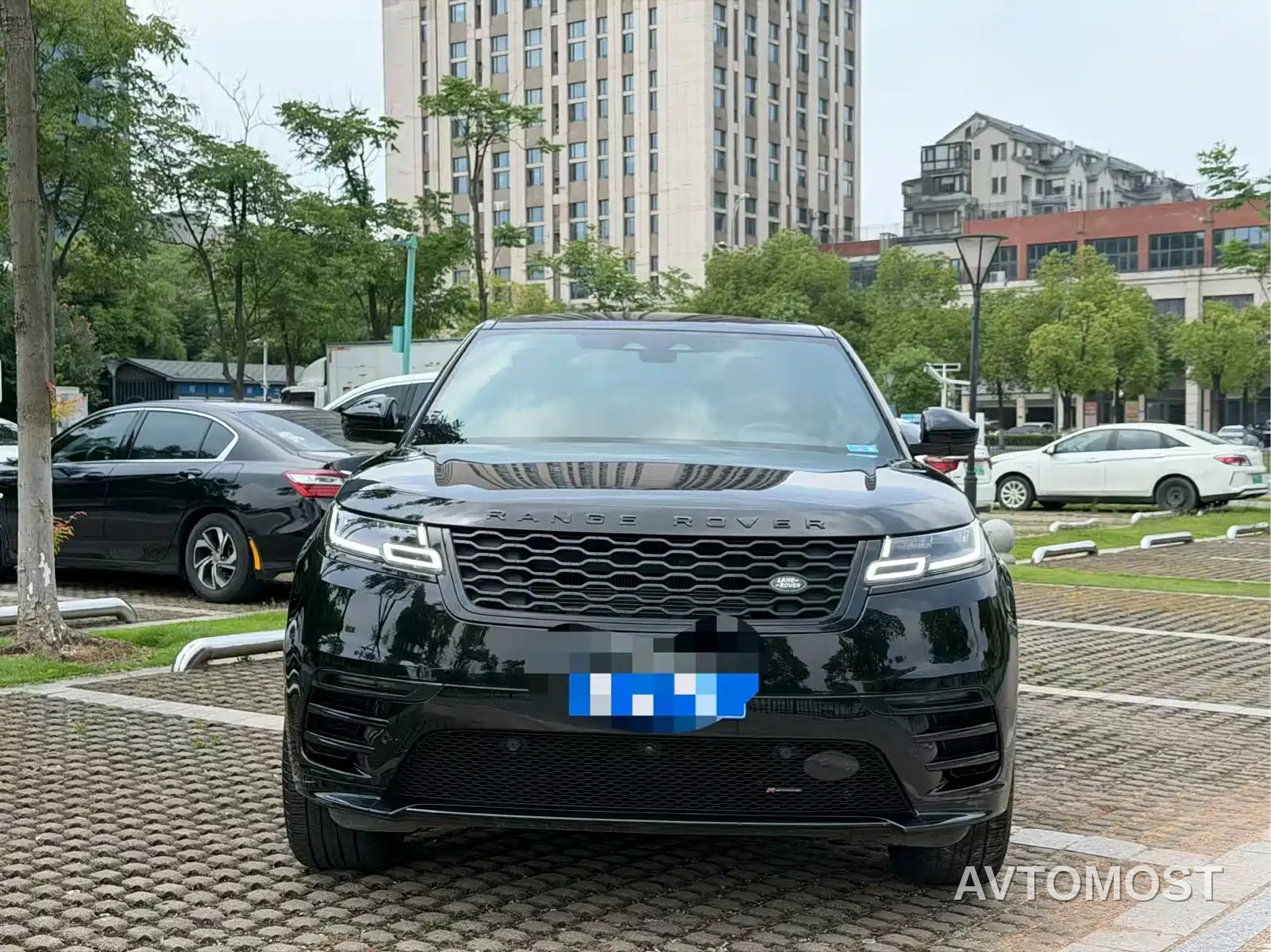 Land Rover Range Rover Velar 2023 250PS Gloss Black Collector's Edition — фото 2