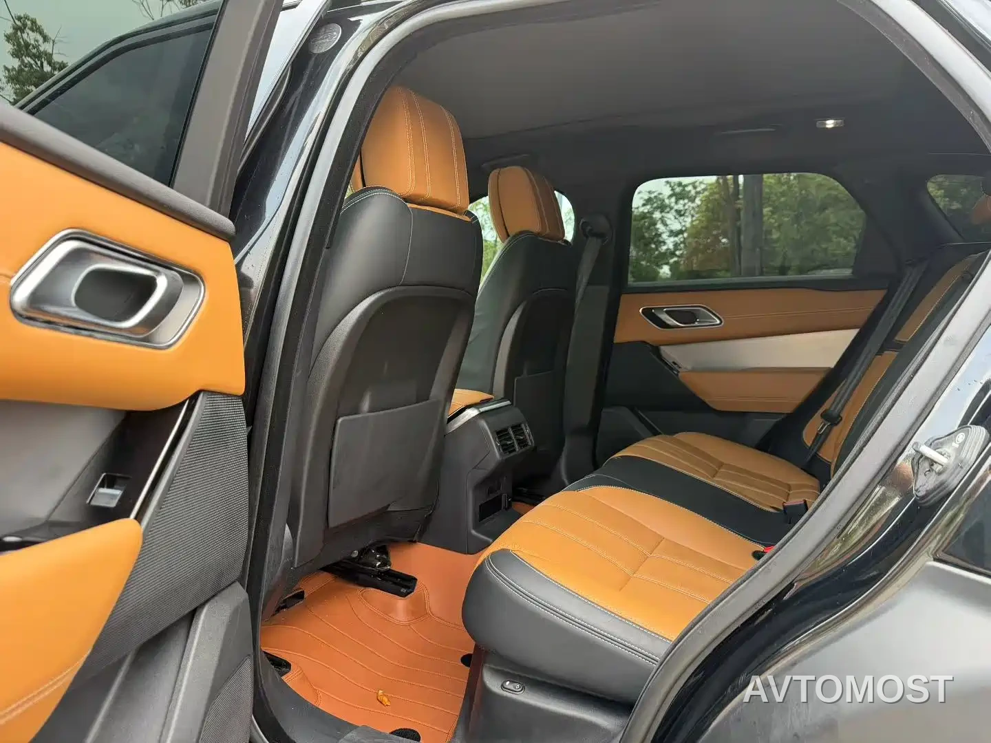 Land Rover Range Rover Velar 2023 250PS Gloss Black Collector's Edition — фото 6